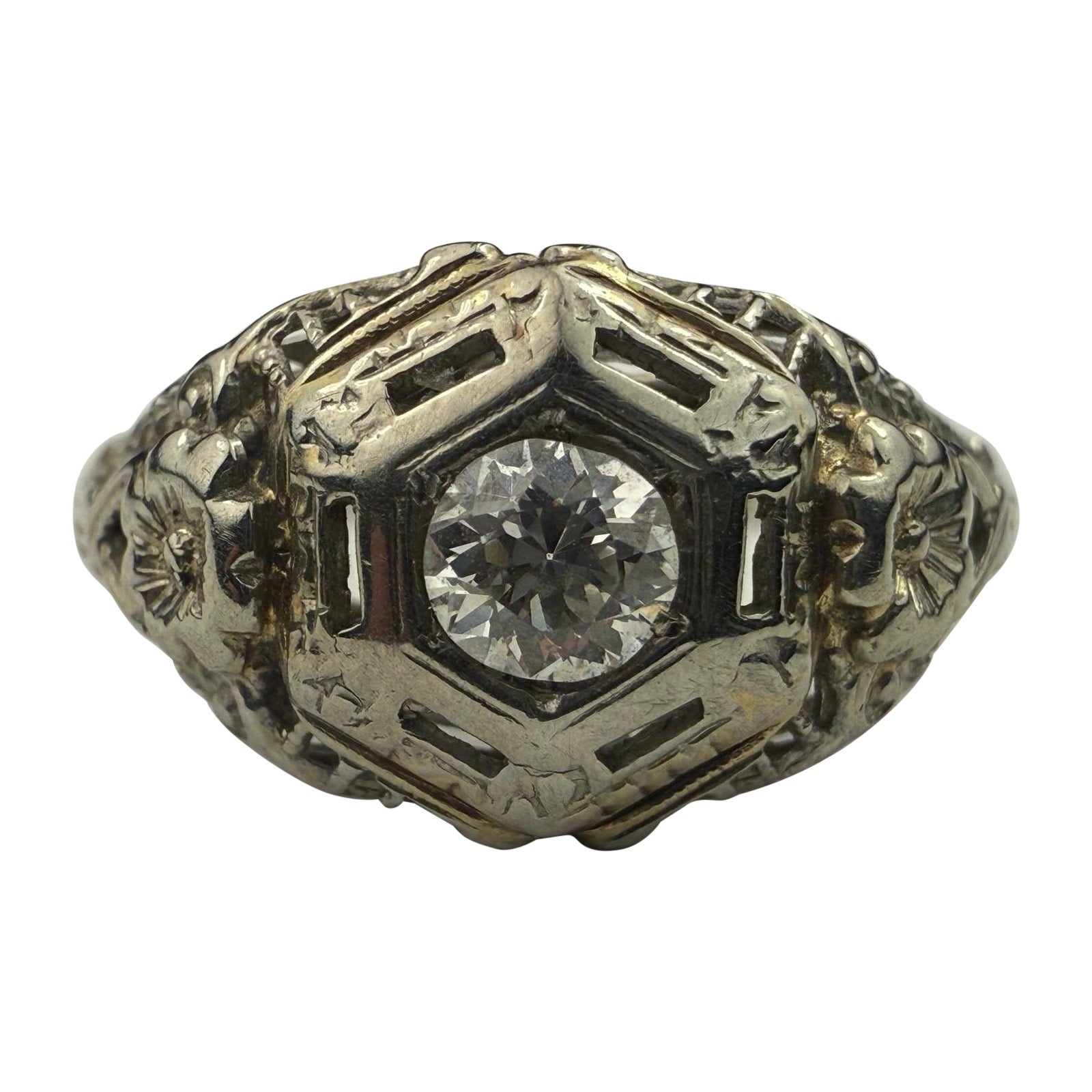 Bague solitaire et filigrane Art déco en vente