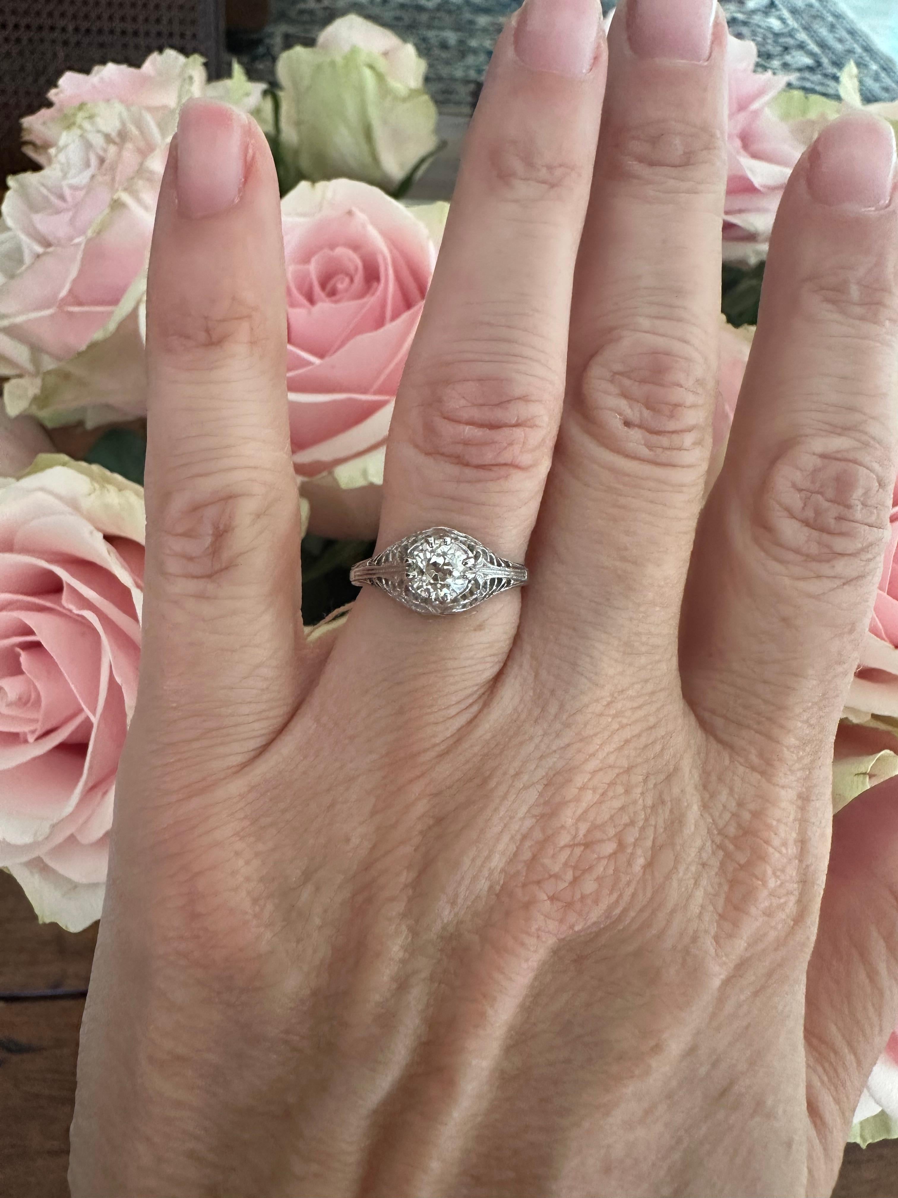 Anillo de compromiso Art Decó con diamante solitario en venta 5