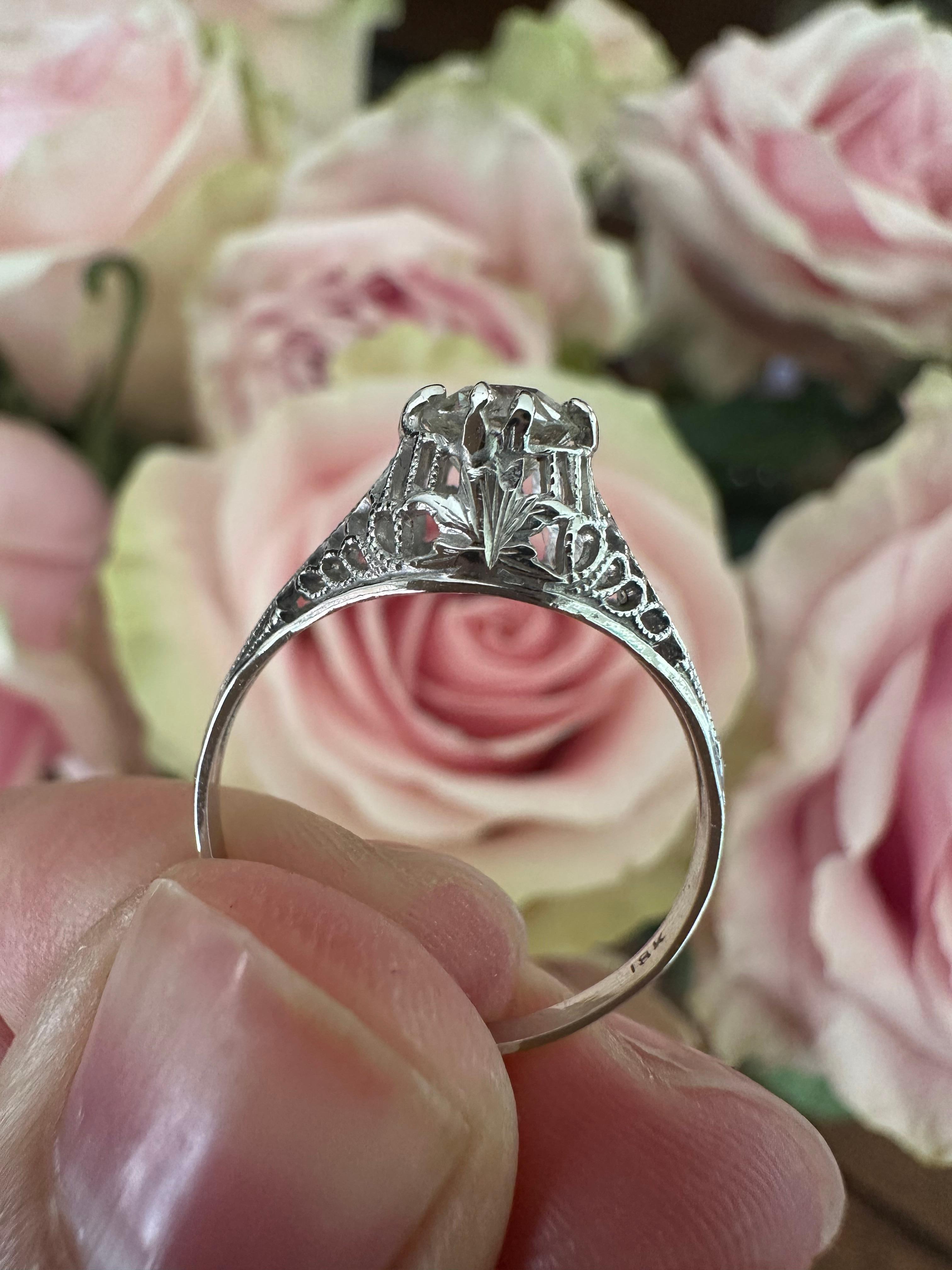 Anillo de compromiso Art Decó con diamante solitario en venta 6