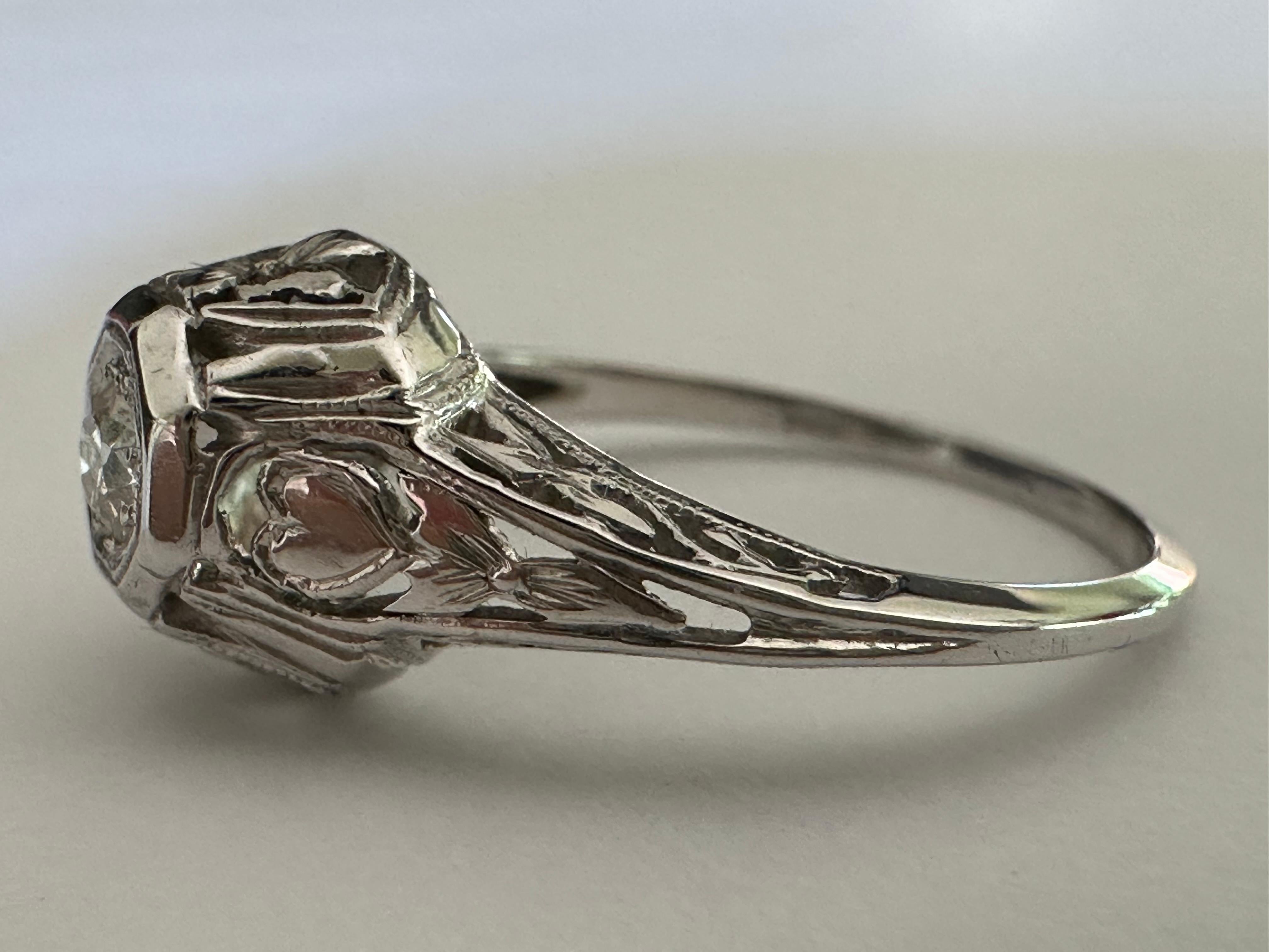 Anillo de compromiso Art Decó con diamante solitario en venta 1