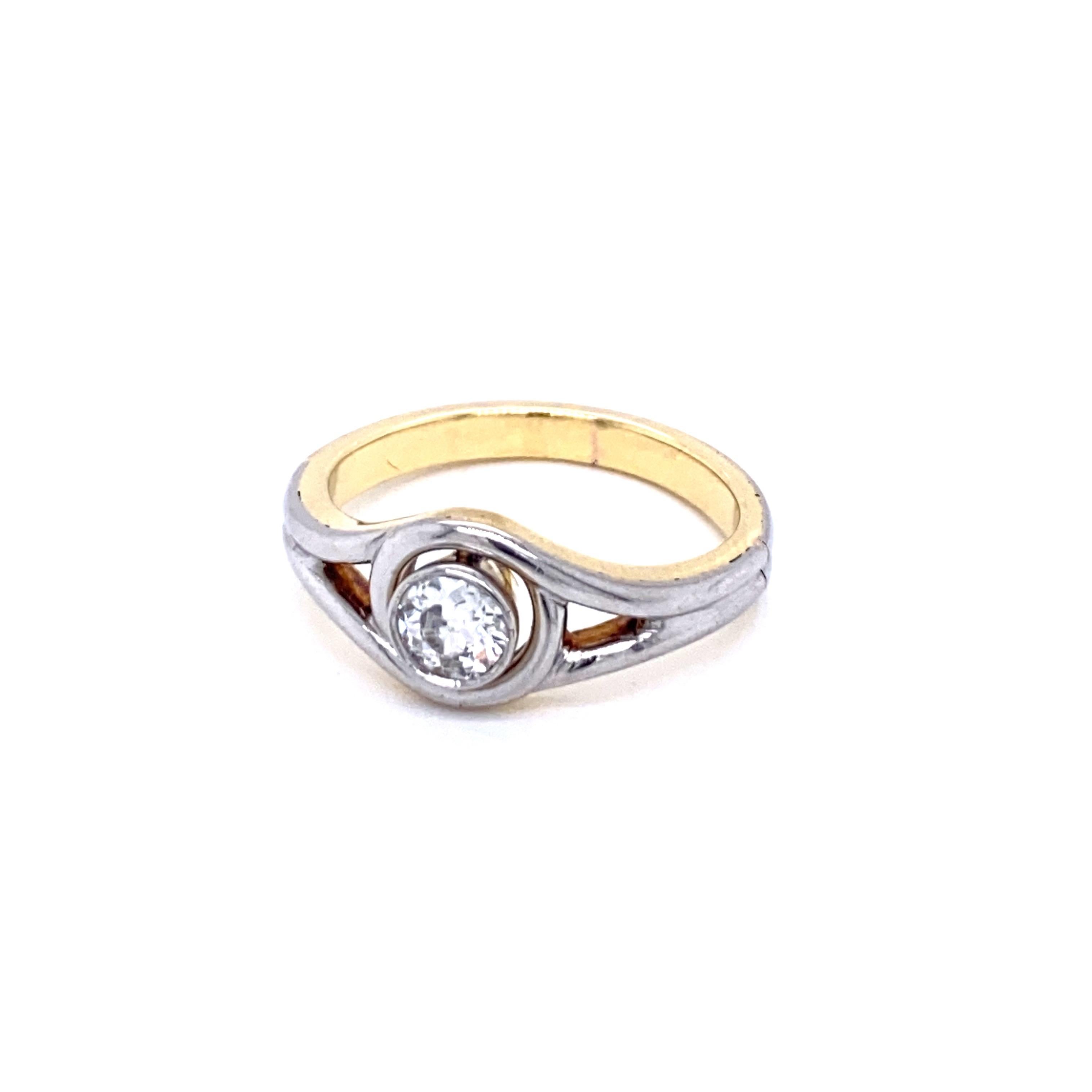 Simple and Beautiful unisex bicolor ring made of Platinum and 18k yellow Gold, origin Italy circa 1940.

It is set with one full of charme sparkling old mine cut Diamond of approx. .50 carat Graded G color Vs clarity.

CONDITION: Pre-Owned -