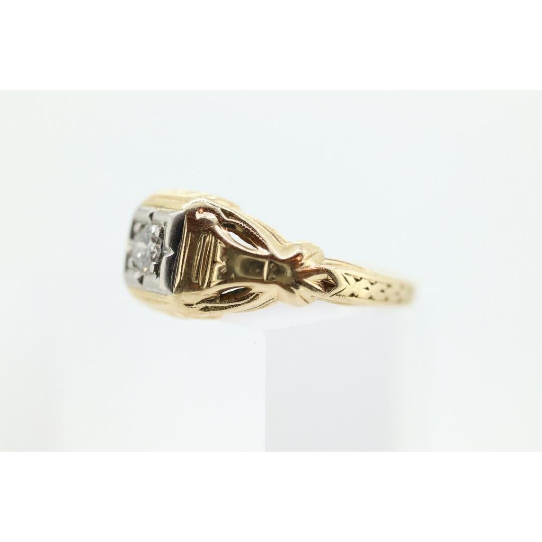 Women's or Men's Art Deco Diamond Solitaire Ring. 14k Gold Old European Cut diamond floral Ring For Sale