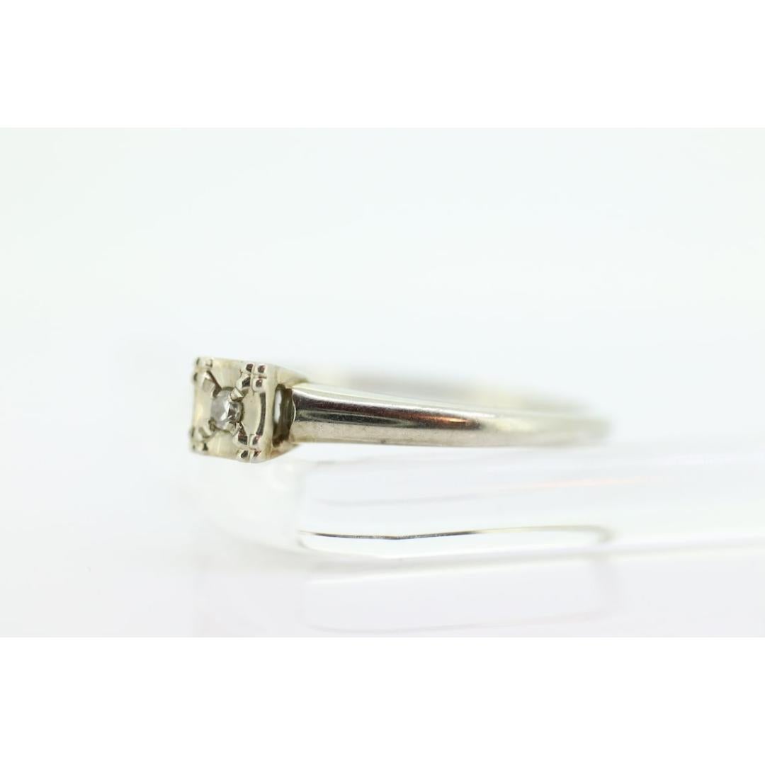 Art Deco Diamant Solitär Ring. 18k Gold quadratisch gefasster Diamant Solitär Ring. im Zustand „Gut“ im Angebot in Port Charlotte, FL