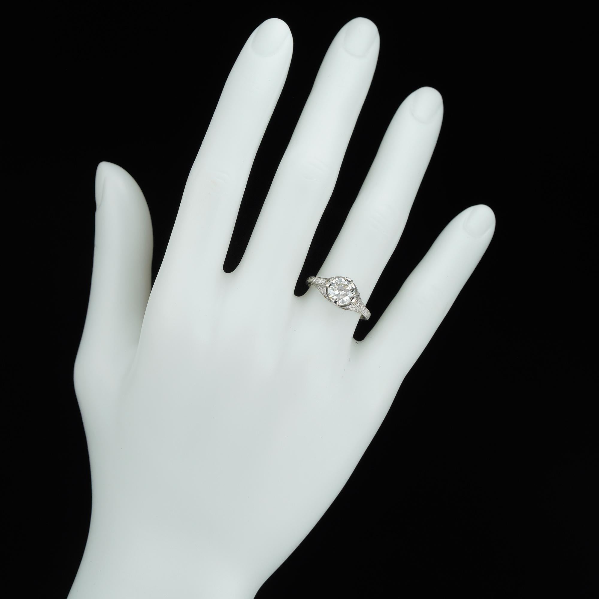 Solitär-Ring mit Diamant im Art-déco-Stil (Brillantschliff) im Angebot