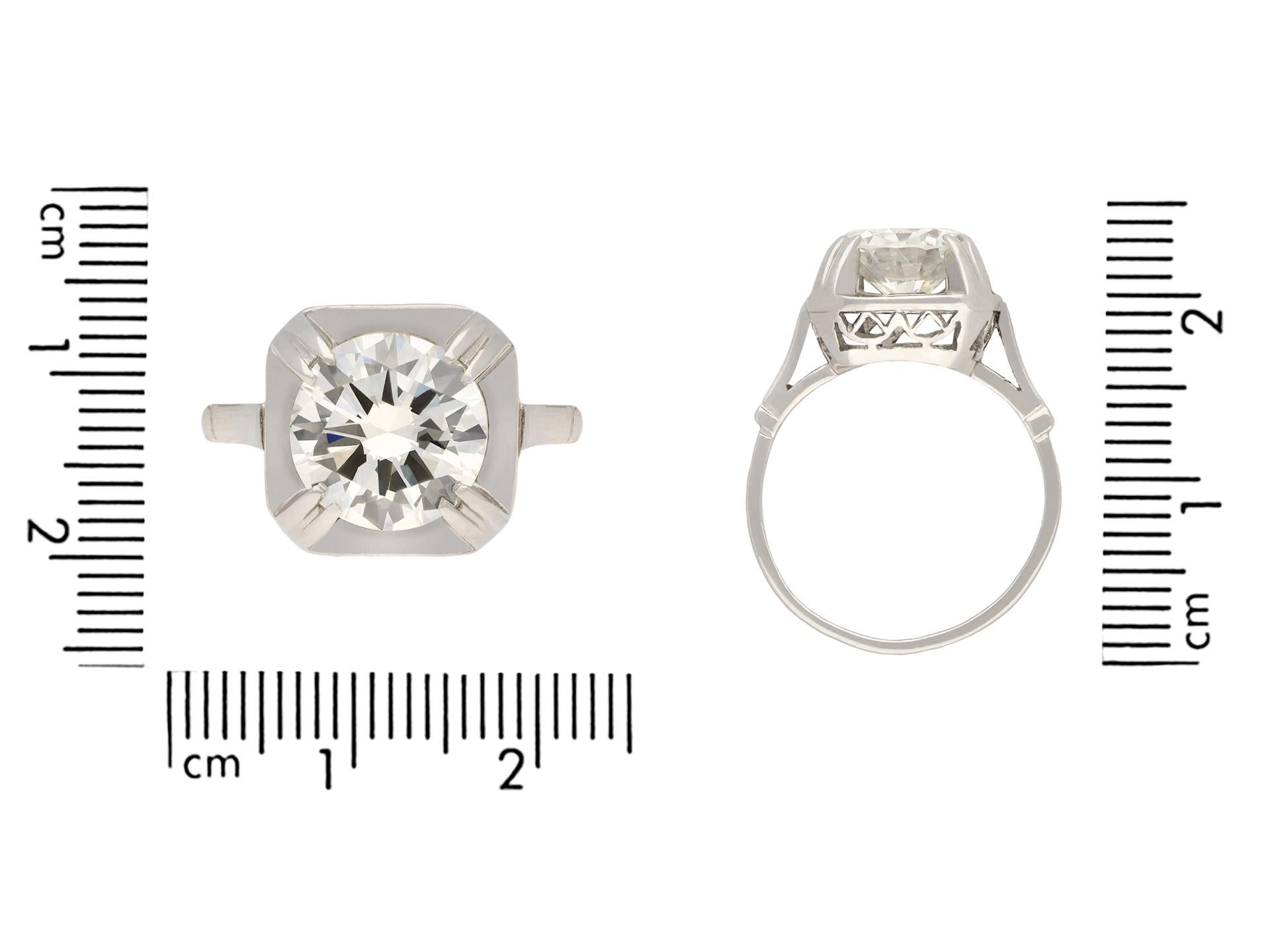 Art Deco diamond solitaire ring, French, circa 1935. In Good Condition For Sale In London, GB