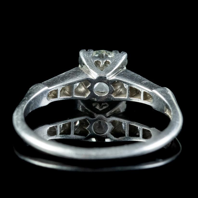 Art Deco Diamond Solitaire Ring in 1 Carat of Diamond, circa 1920 In Good Condition For Sale In Kendal, GB
