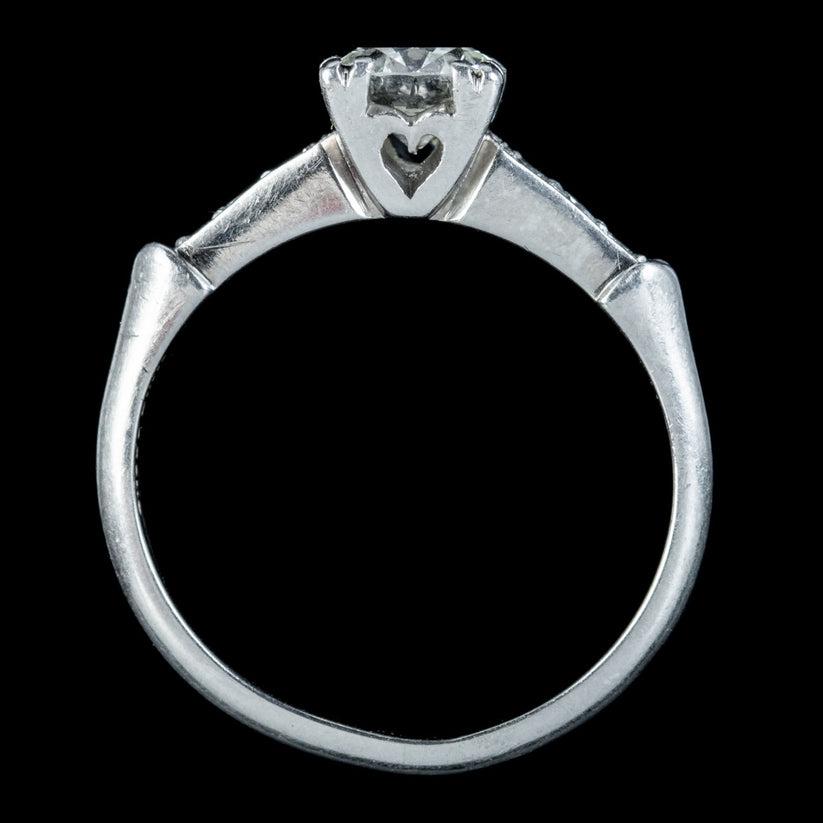 Women's Art Deco Diamond Solitaire Ring in 1 Carat of Diamond, circa 1920 For Sale