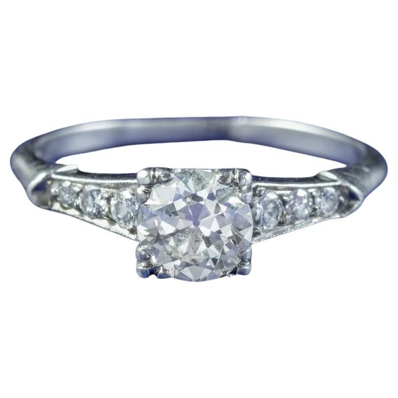 Art Deco Diamond Solitaire Ring in 1 Carat of Diamond, circa 1920 For Sale
