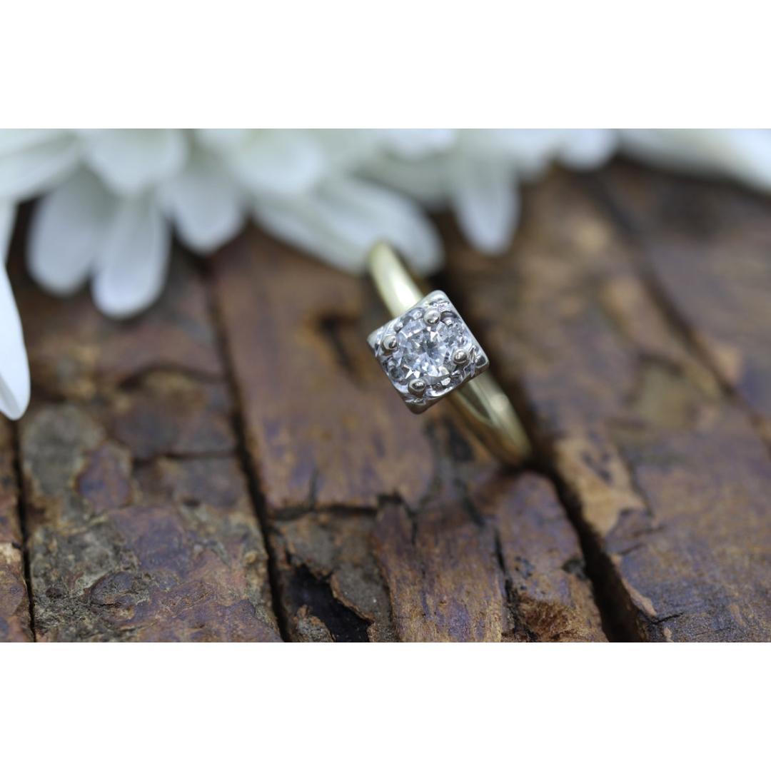 Donna Anello con solitario quadrato in stile Art Deco. Diamante taglio europeo in oro 14k in vendita