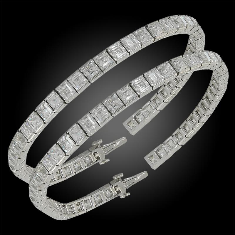 A pair of art deco diamond tennis bracelets, total carat weight approx. 40 cts G color/ VS1 clarity.
Length approx. 7 1/4 inches
