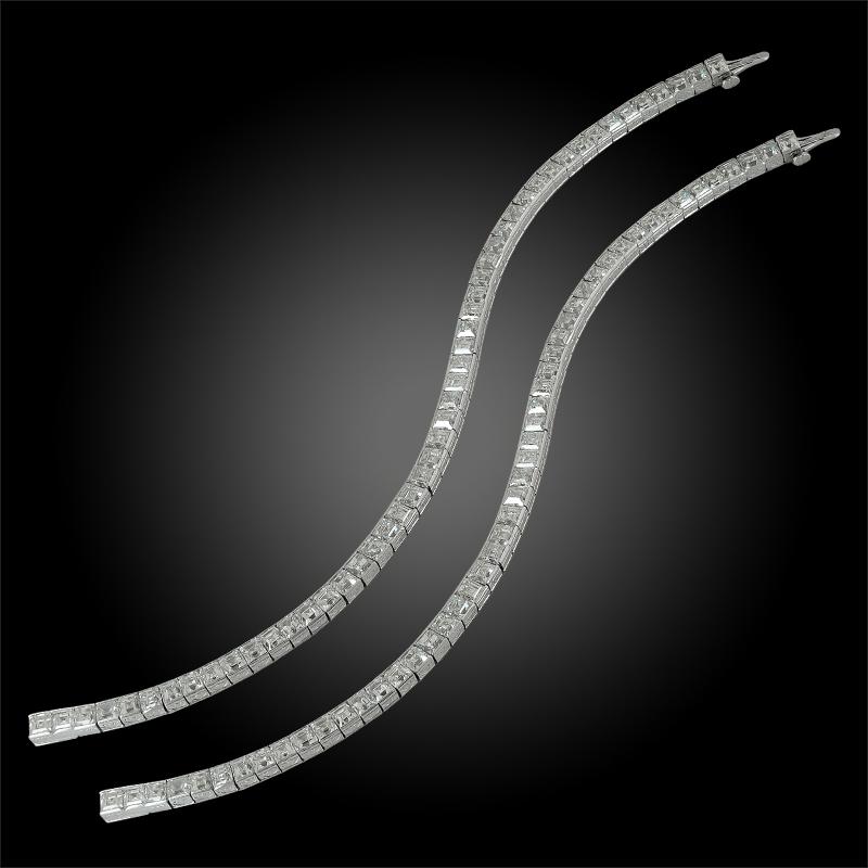 Zwei Art-Déco-Armbänder mit Diamanten in gerader Linie (Carréschliff)