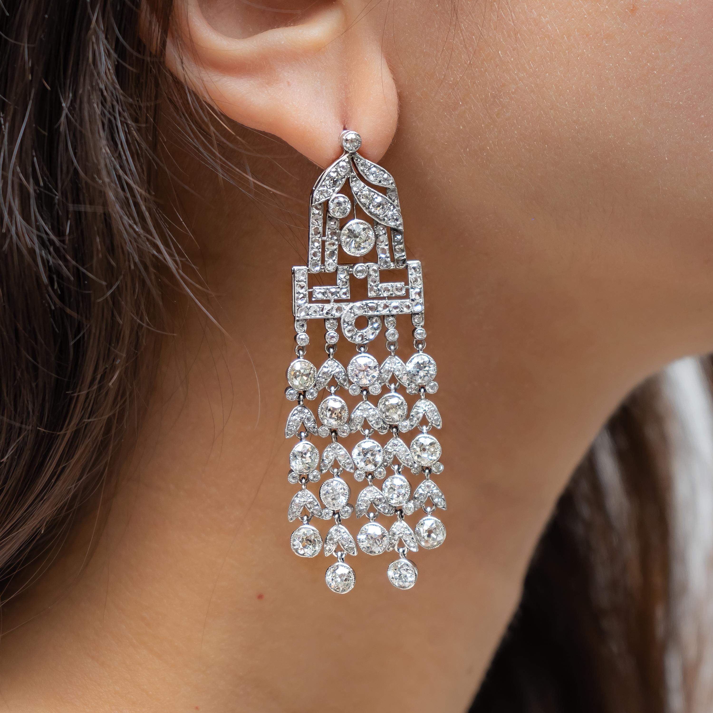 Art Deco Diamond 18.00 Carat Platinum Tassel Drop Earrings In Good Condition In London, GB