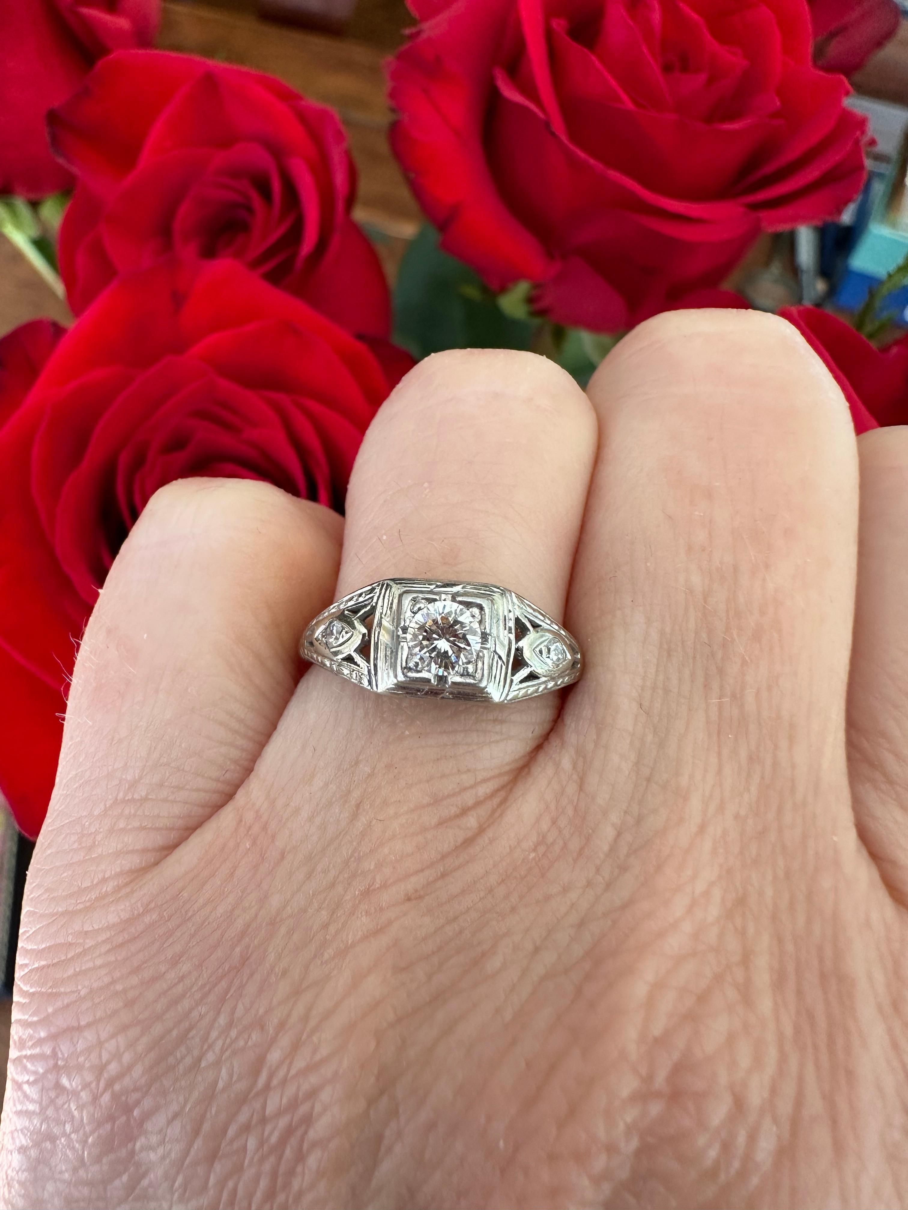 Art Deco Diamond Three-Stone Engagement Ring  For Sale 2