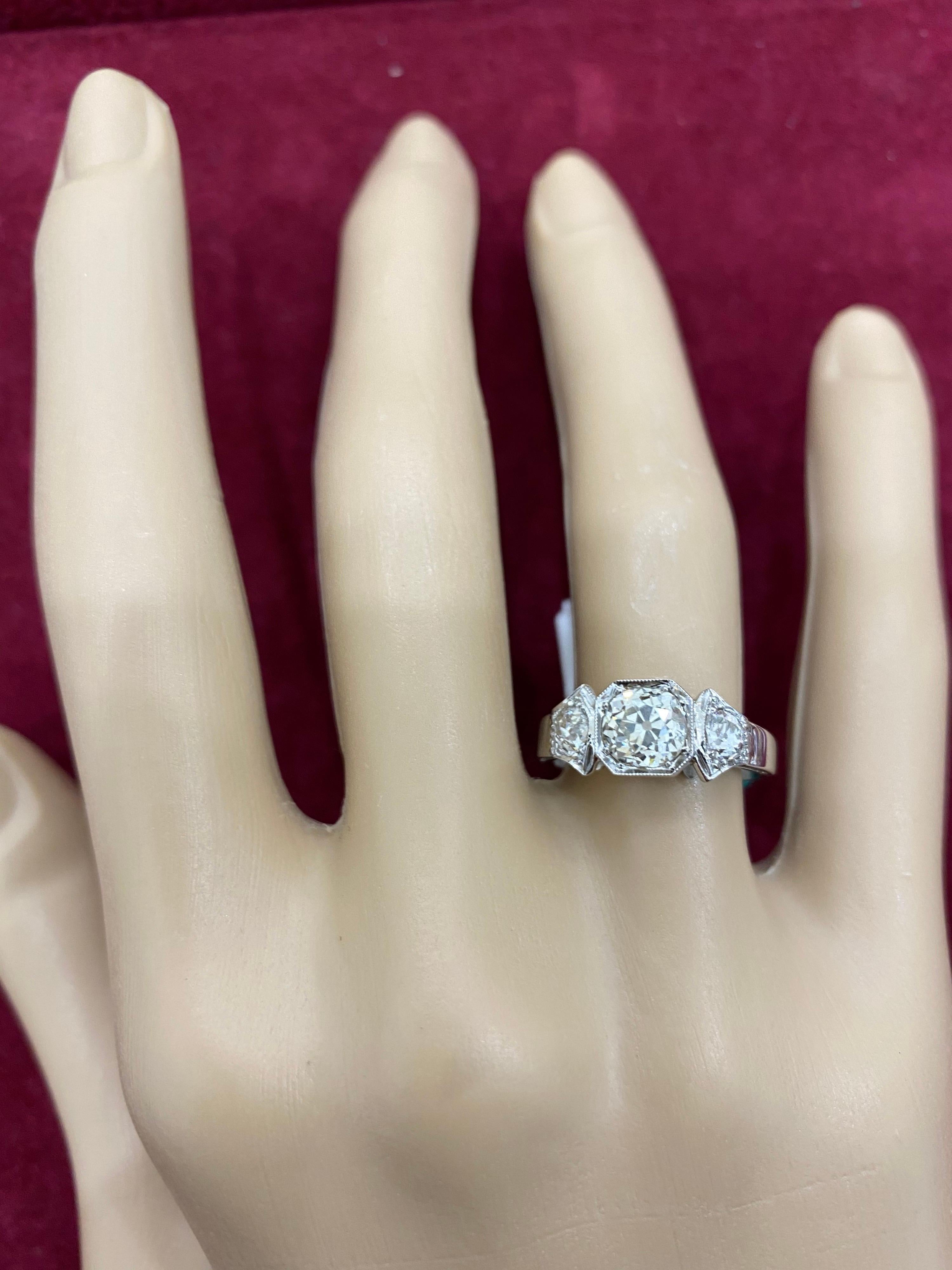 Art Deco Diamond Three-Stone Gold Ring 5