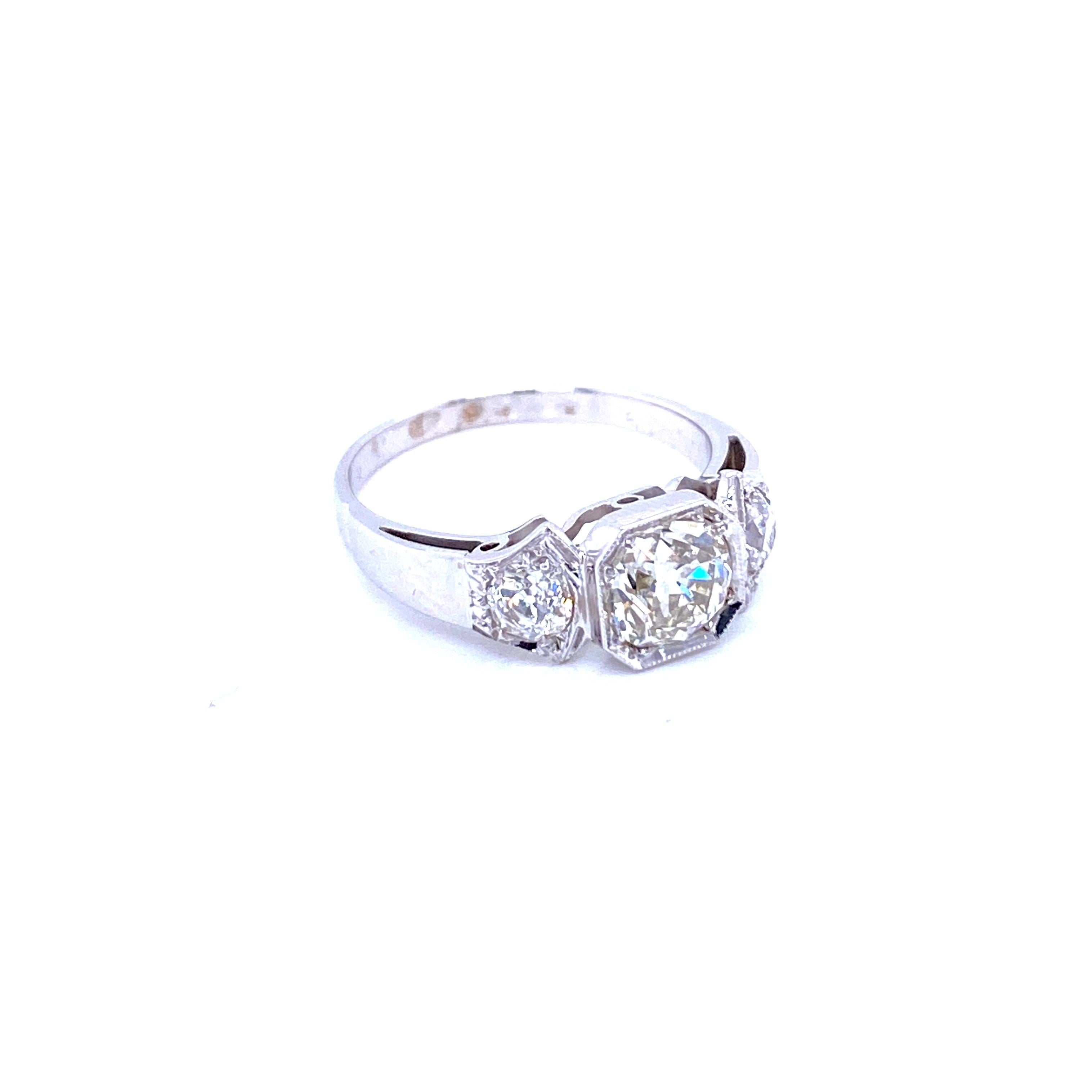 Art Deco Diamond Three-Stone Gold Ring 1