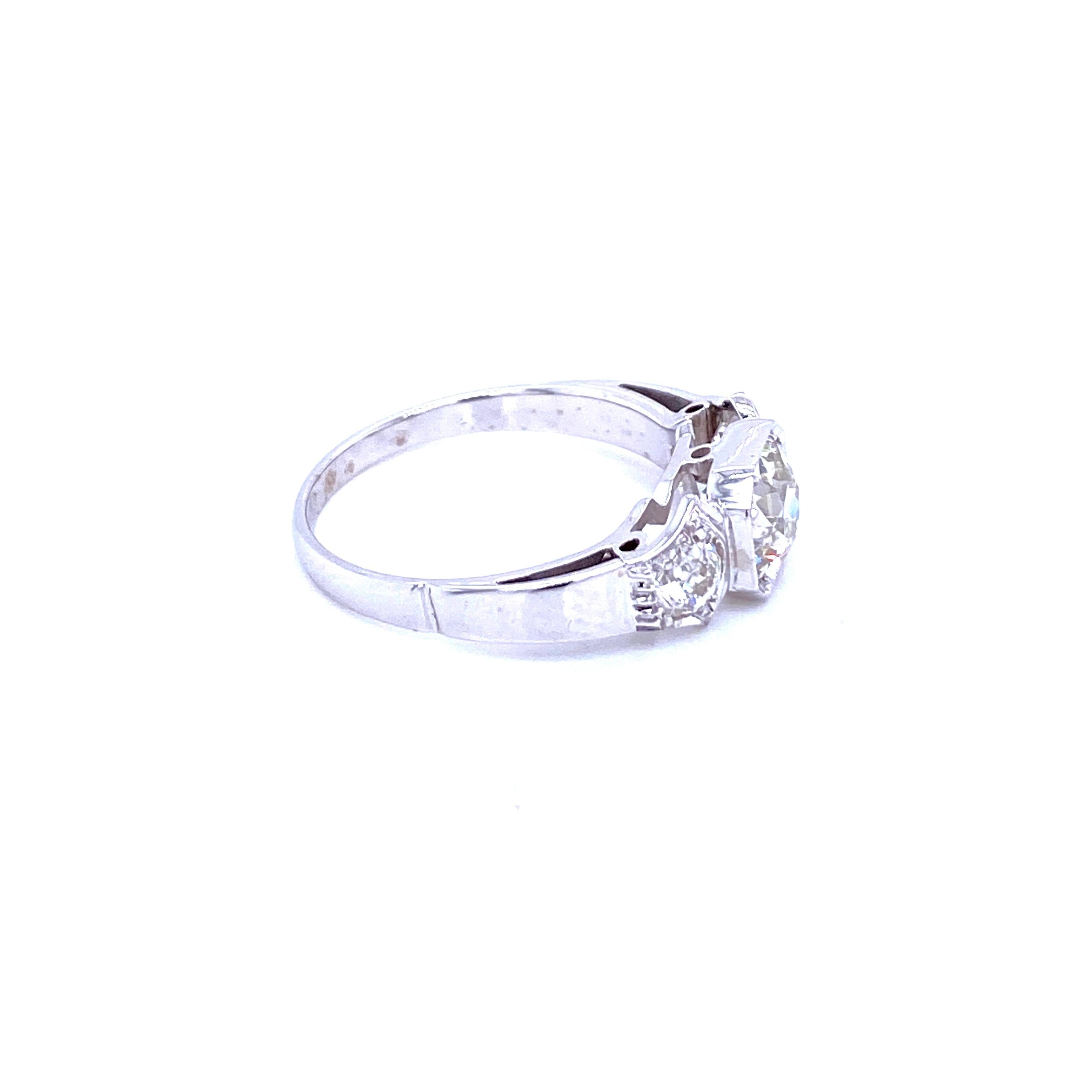 Art Deco Diamond Three-Stone Gold Ring 3