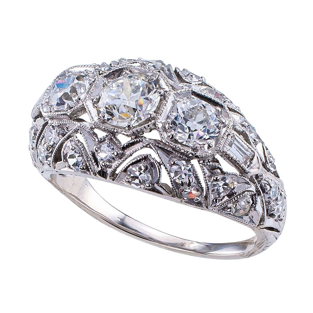 Art Deco Diamond Three-Stone Platinum Ring In Good Condition In Los Angeles, CA