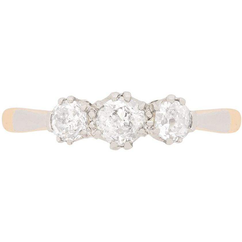 Bague Art déco à trois pierres en diamants, c. 1920