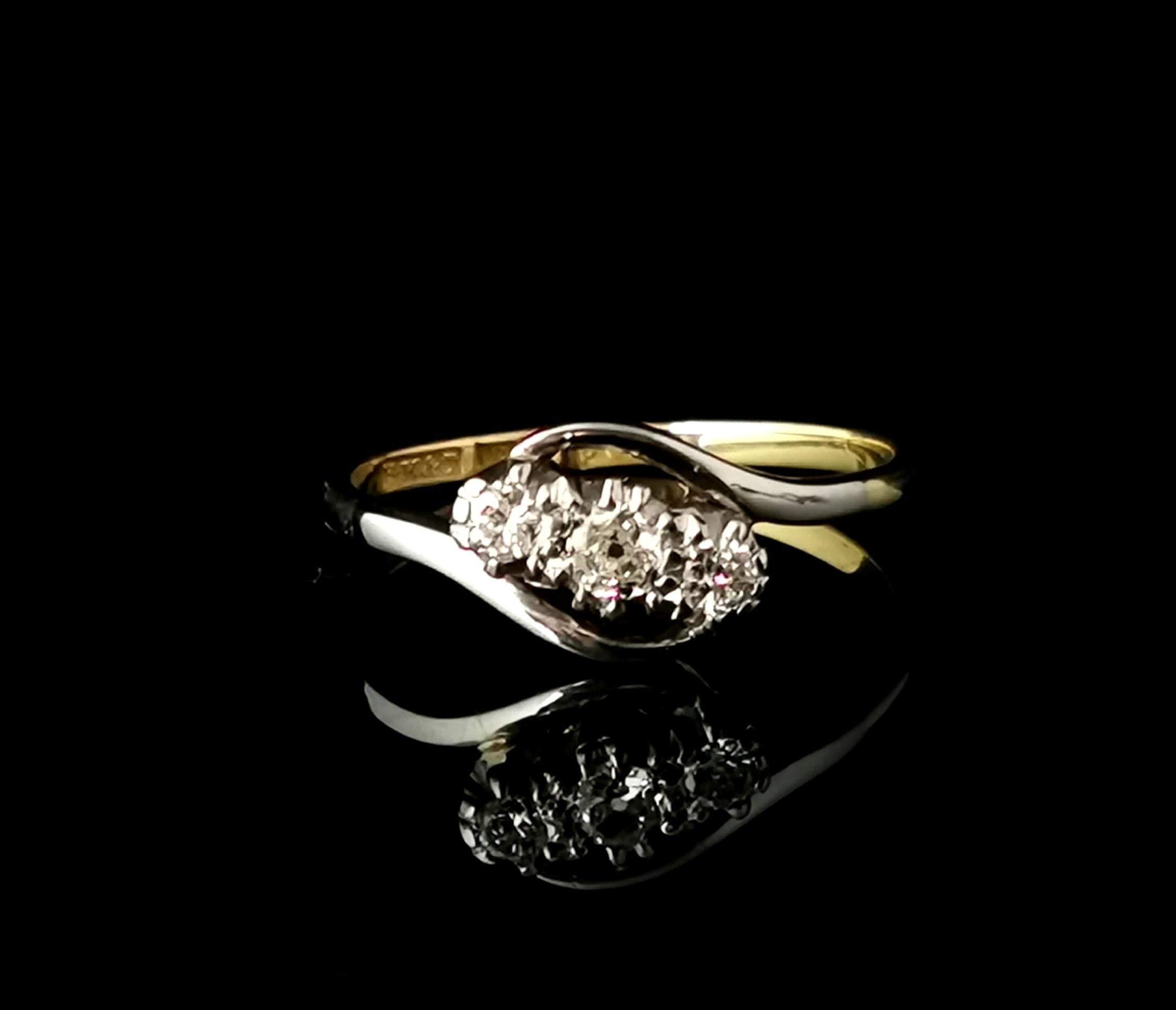 Art Deco Diamant Trilogy-Ring, 18 Karat Gelbgold und Platin (Art déco) im Angebot