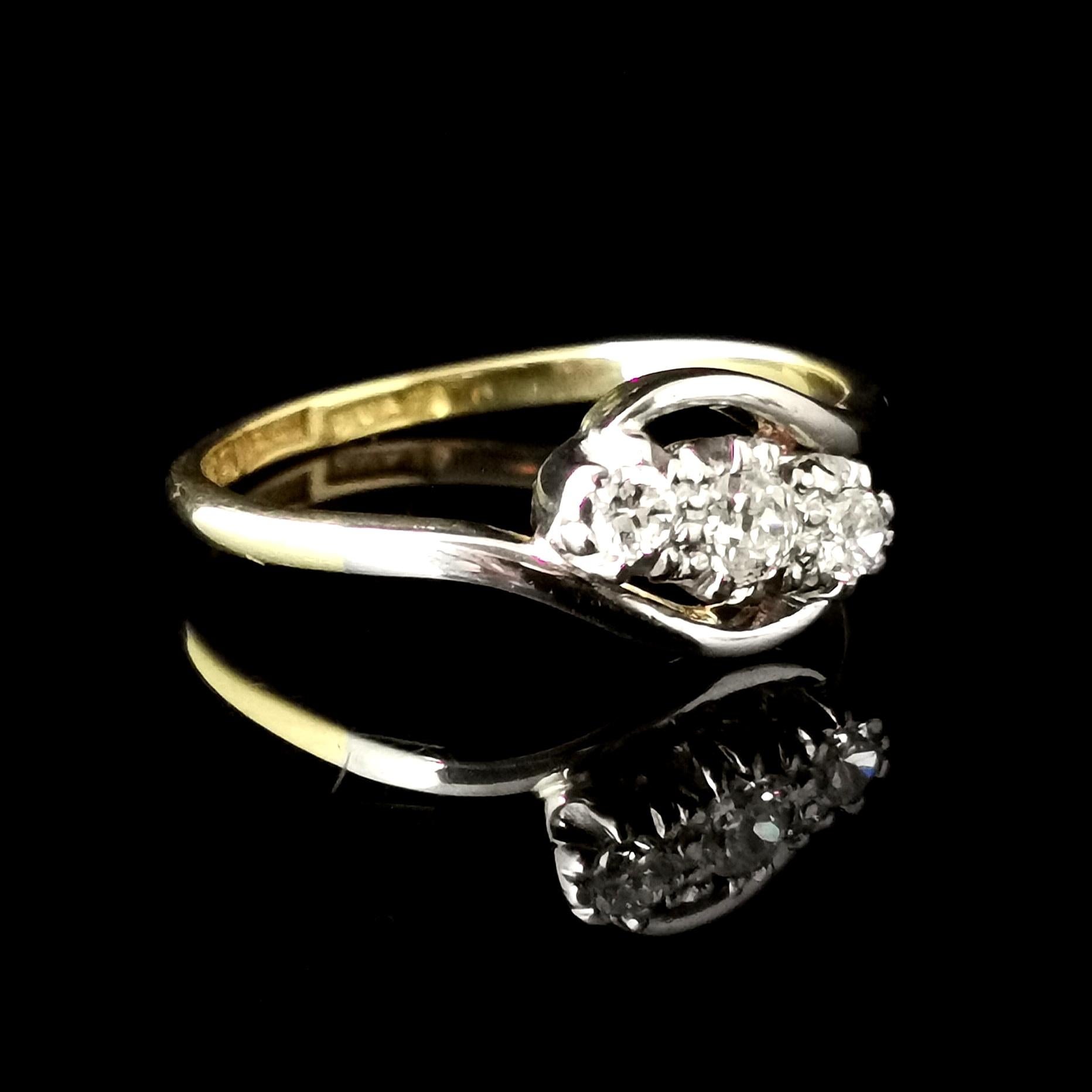 Art Deco Diamant Trilogy-Ring, 18 Karat Gelbgold und Platin (Rundschliff) im Angebot