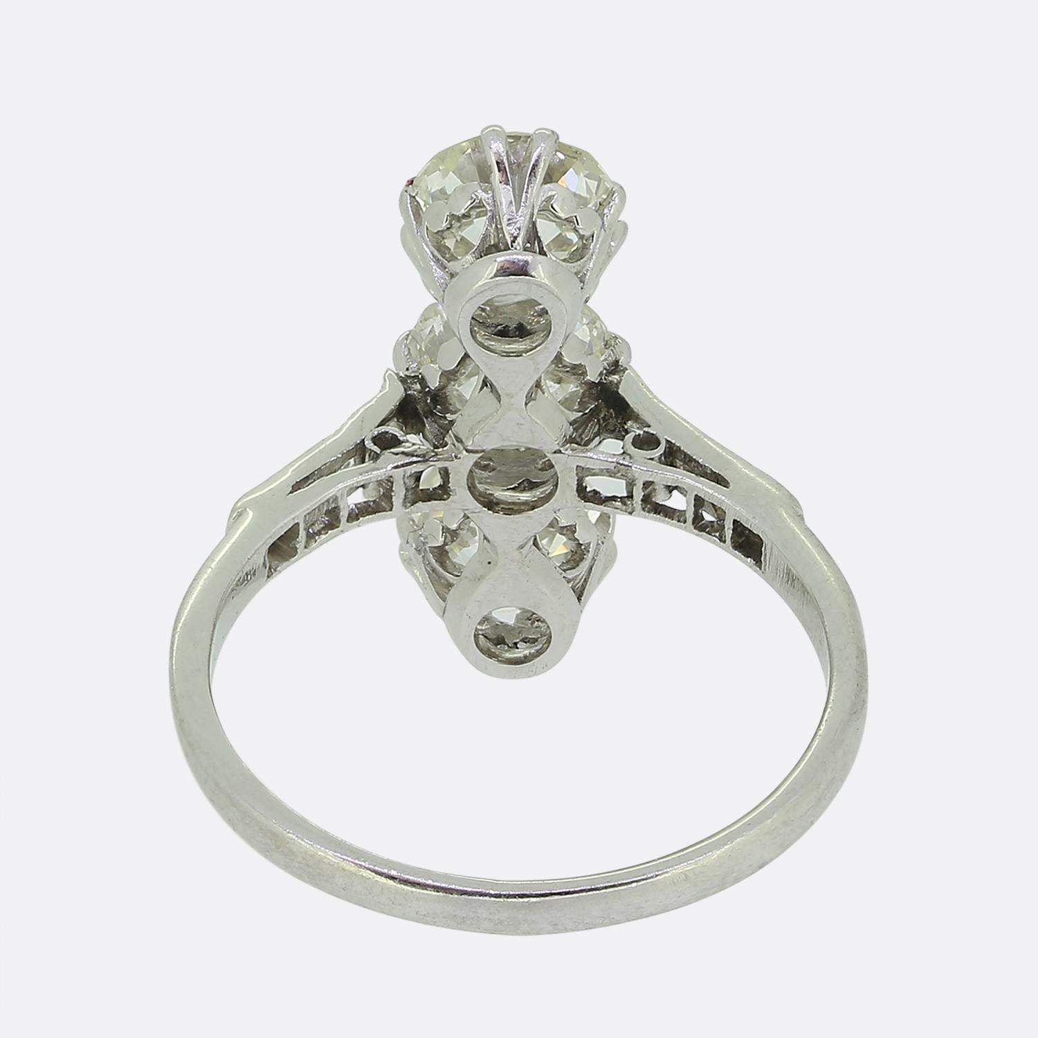 Anello a tre pietre verticale con diamante Art Déco In condizioni buone in vendita a London, GB