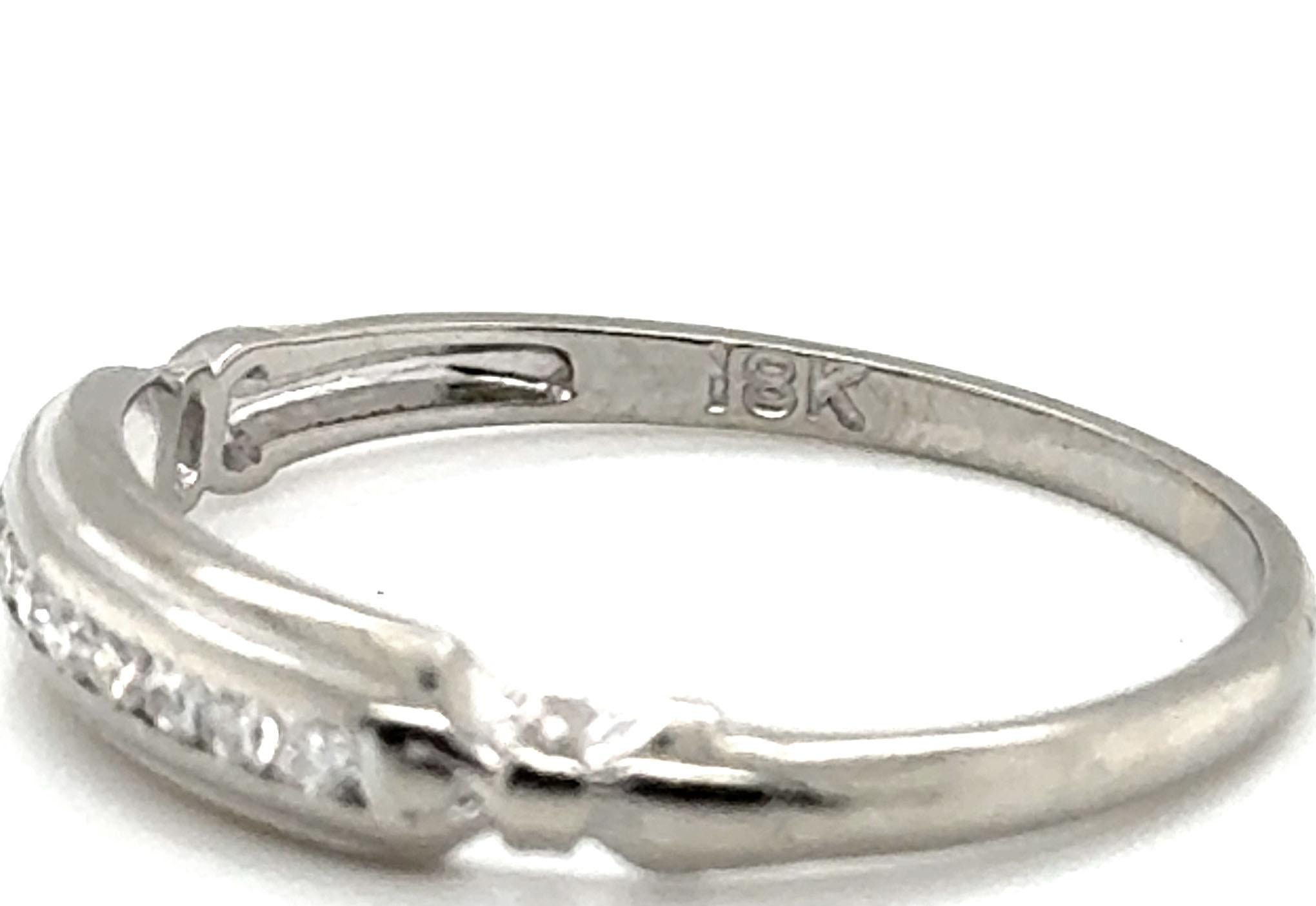 Art Deco Diamond Wedding Band Anniversary Ring Mined .15ct Original 1920's 18K In Excellent Condition In Dearborn, MI