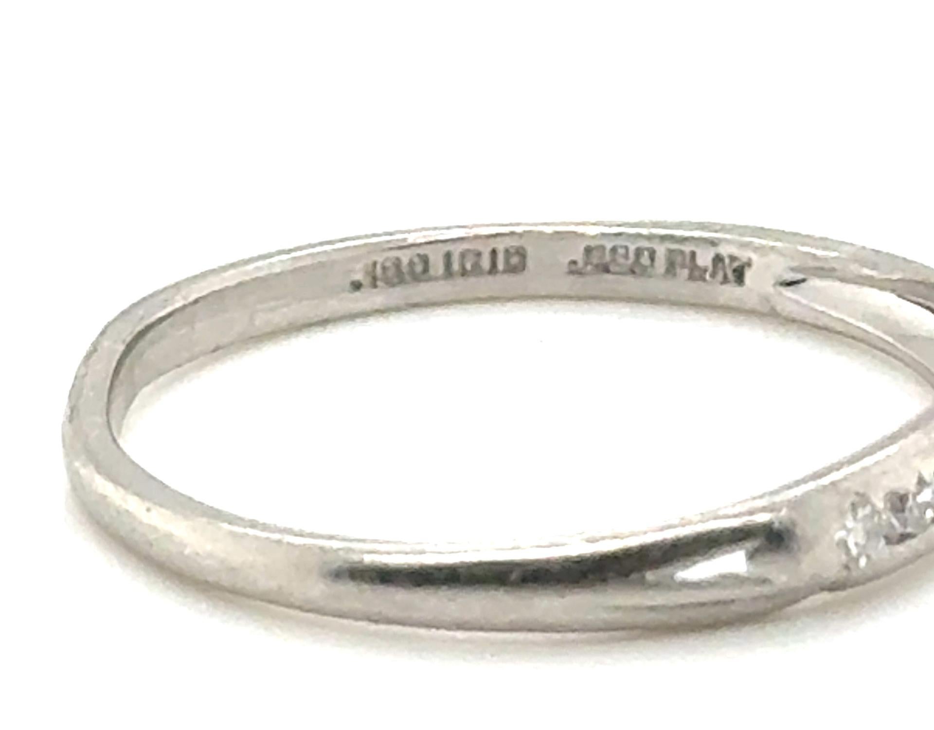 Art Deco Diamond Wedding Band Mined .10ct Original 1930's Platinum Excellent état - En vente à Dearborn, MI