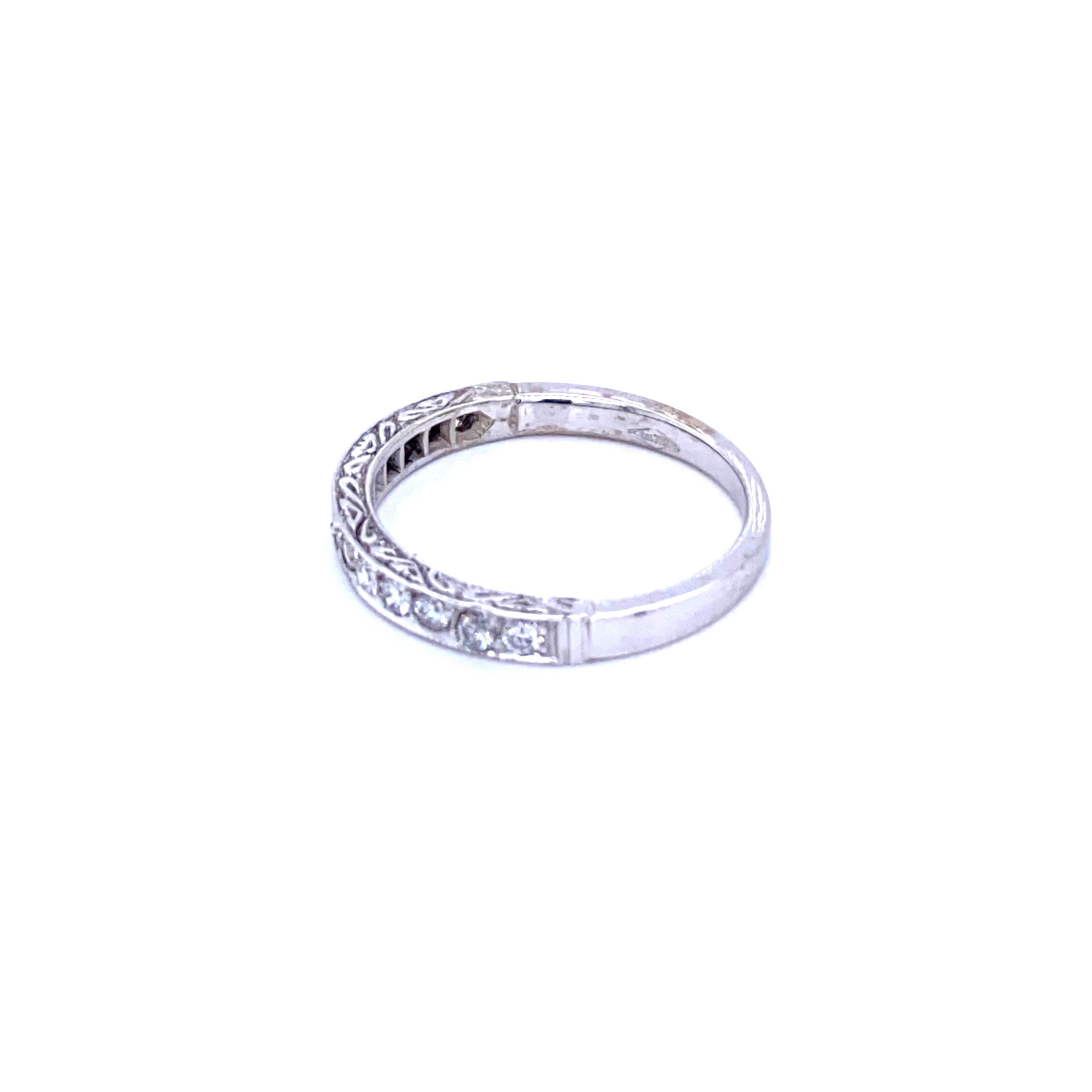 Women's or Men's Art Deco Diamond Wedding Gold Engraved Band Ring