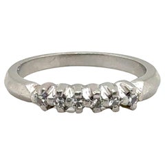 Anello nuziale Art Deco con diamante e fascia per l'anniversario in platino da 0,10 carati degli anni '30
