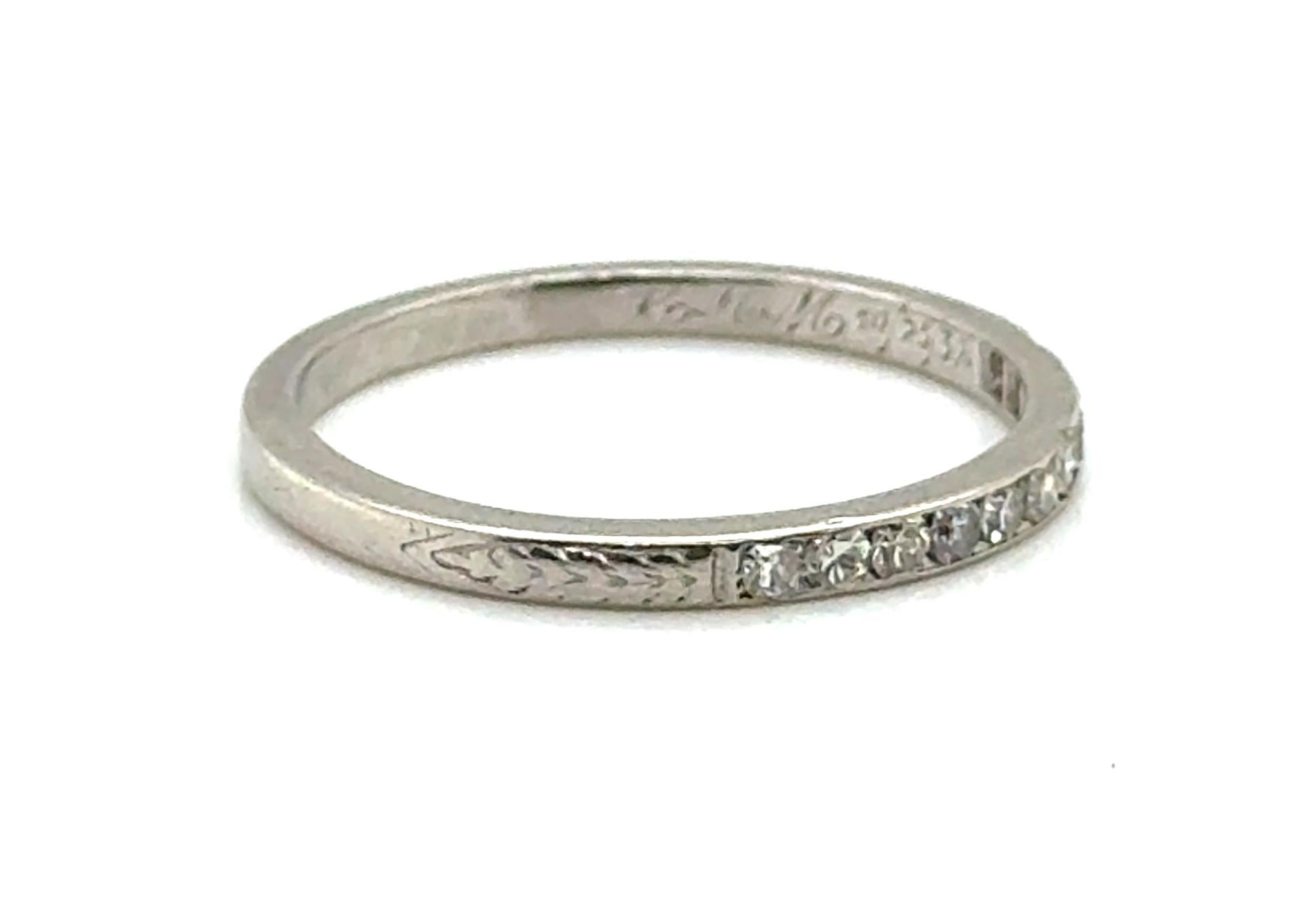 Auténtico Anillo de Aniversario Antiguo Art Decó de los años 1920-1930 .25ct Alianza de Platino con Diamantes 



Características 11 Diamantes Naturales Antiguos de talla única, limpios e incoloros a juego

Pieza de marca

Vástago interior grabado