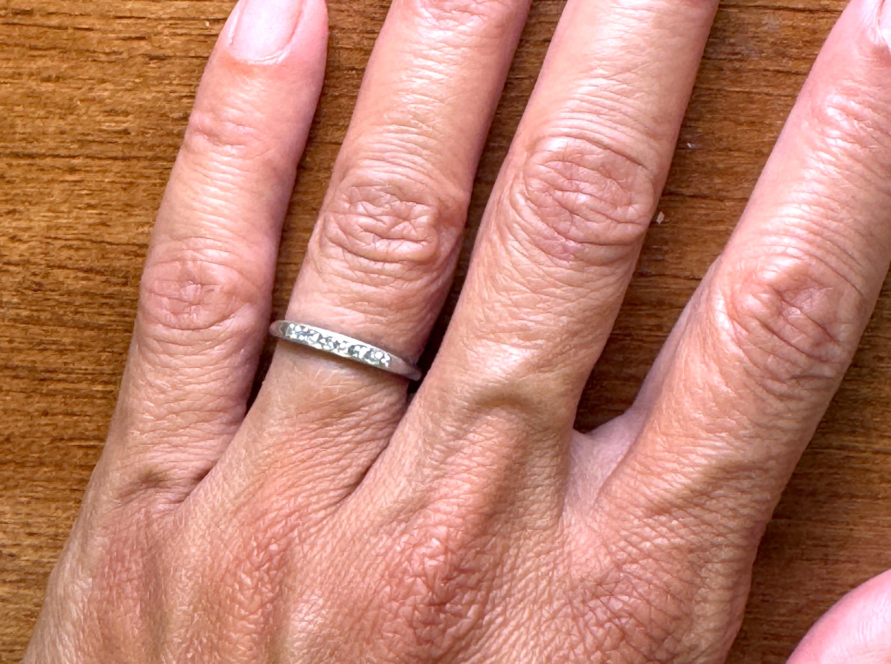 Anello nuziale con diamante Art Deco Mined .15ct Palladium Mecklenborg & Gerhardt in vendita 2