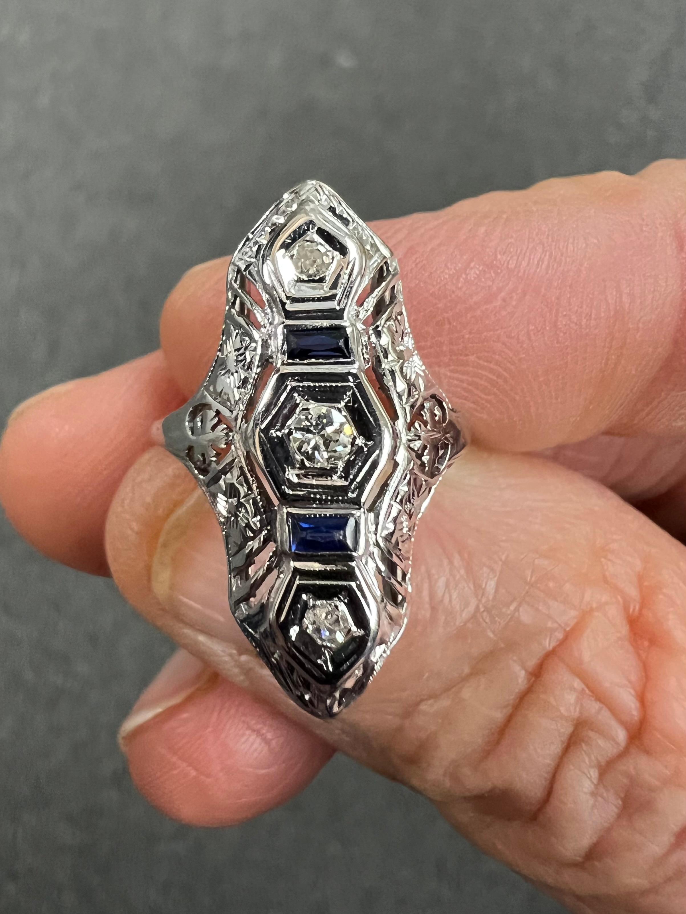 Art Deco Diamond White Gold Dinner Ring Circa 1930s In Good Condition For Sale In Los Angeles, CA