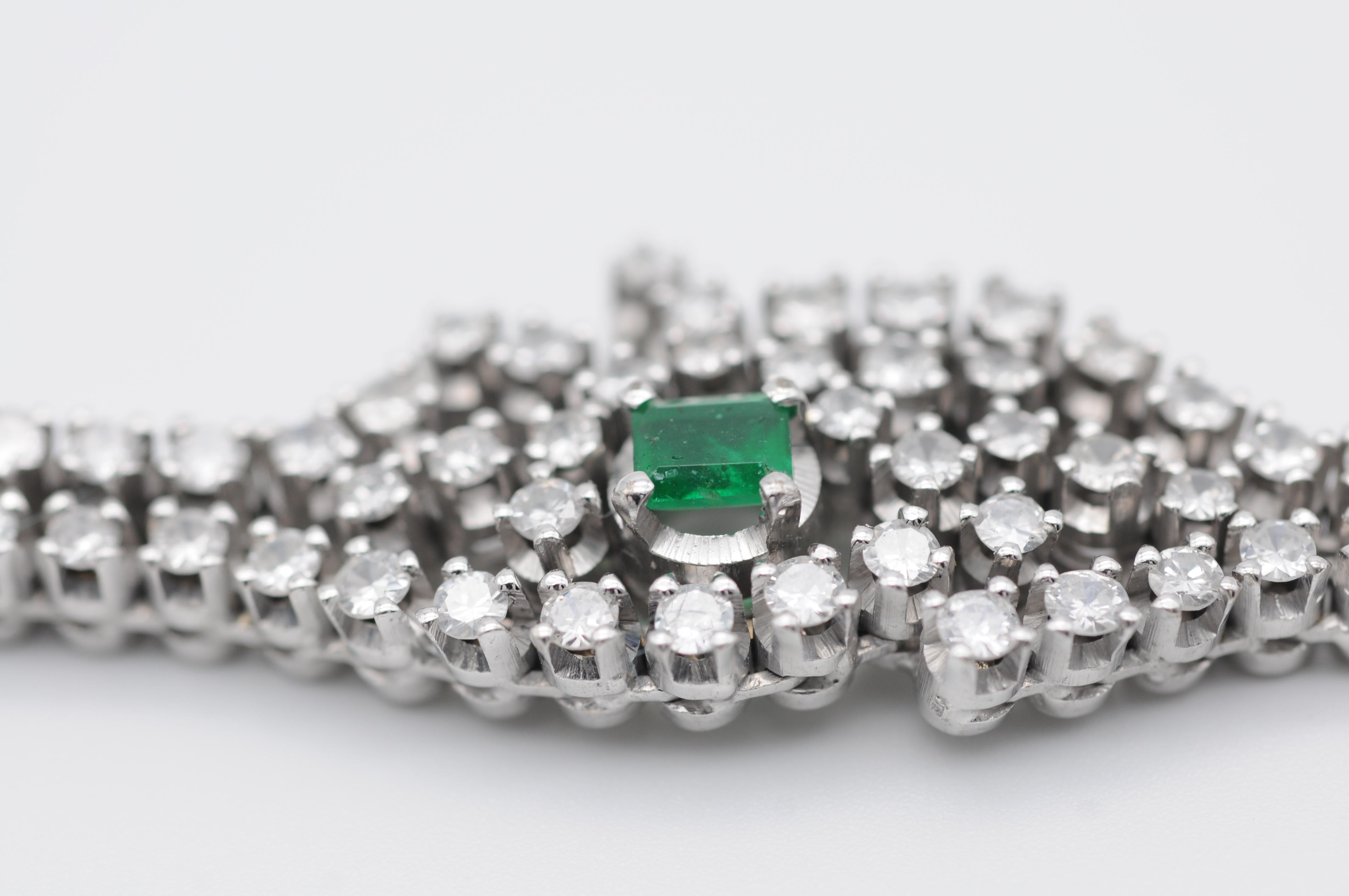 Art Deco Diamonds and  Emerald Bracelet in 18k White Gold  For Sale 5