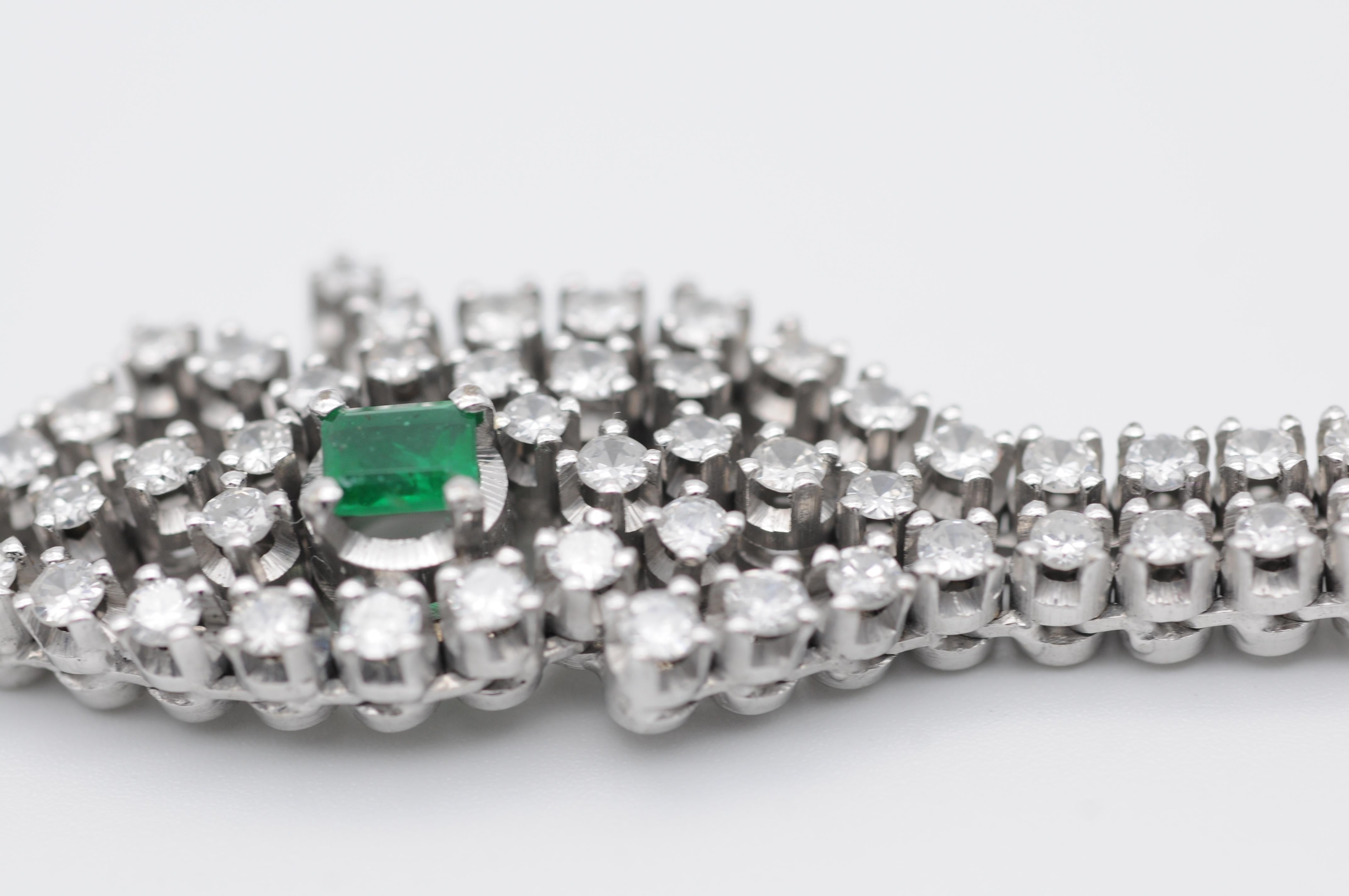 Art Deco Diamonds and  Emerald Bracelet in 18k White Gold  For Sale 6