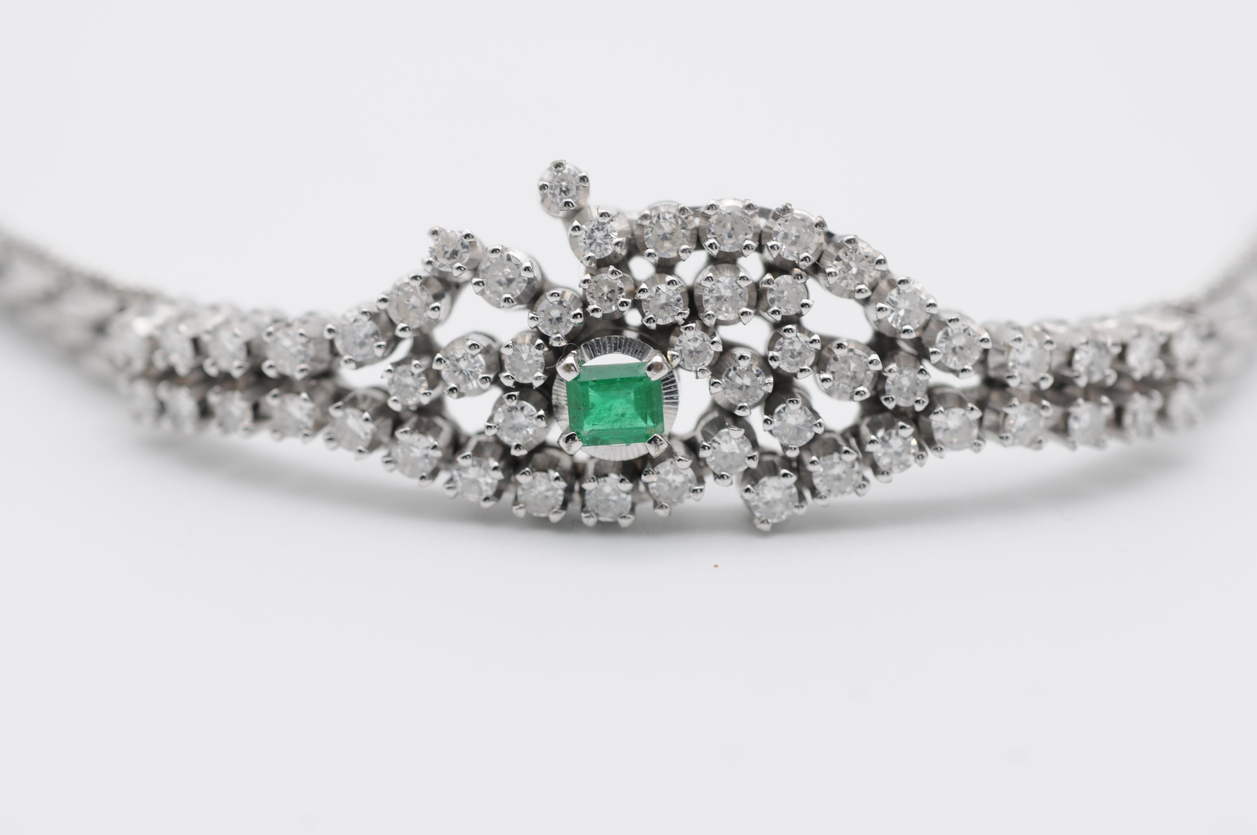 Art Deco Diamonds and  Emerald Bracelet in 18k White Gold  For Sale 8