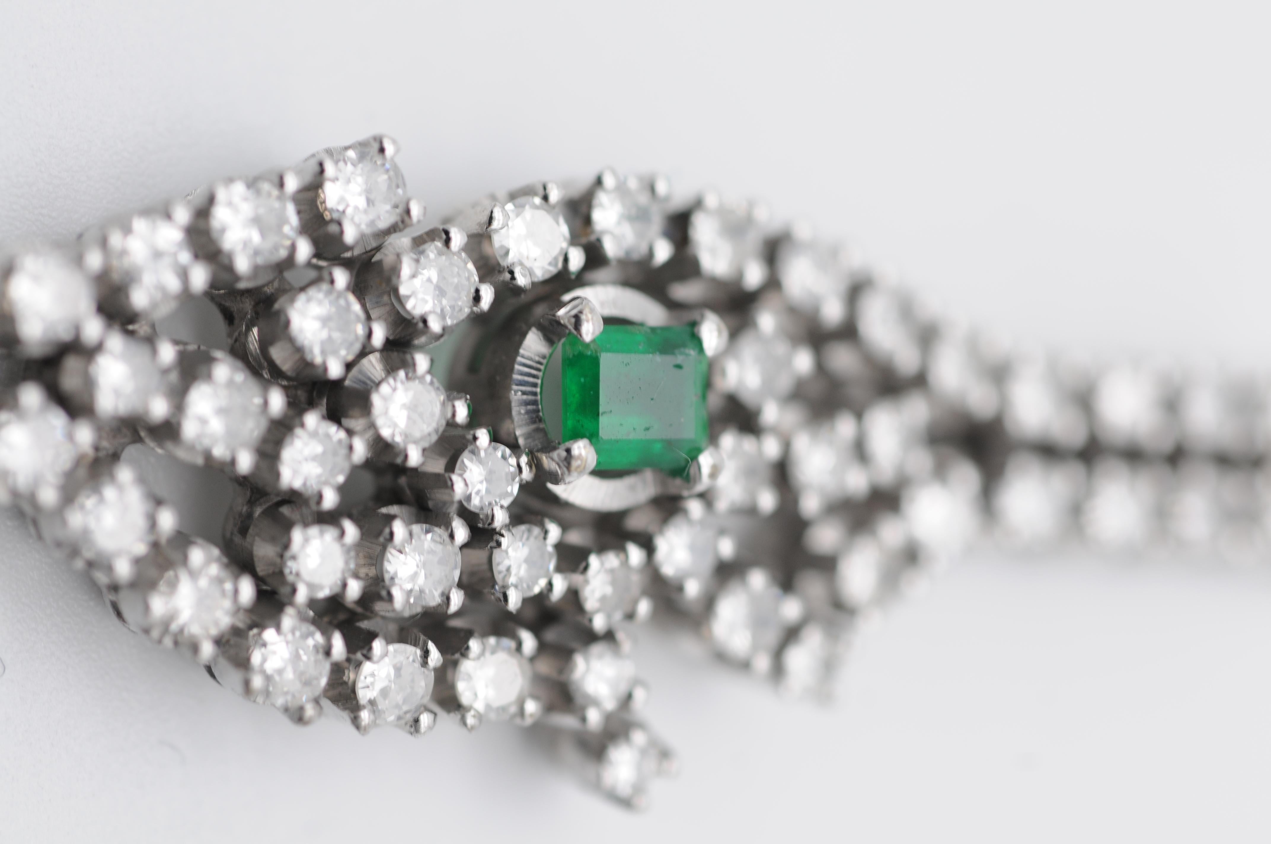 Art Deco Diamonds and  Emerald Bracelet in 18k White Gold  For Sale 13