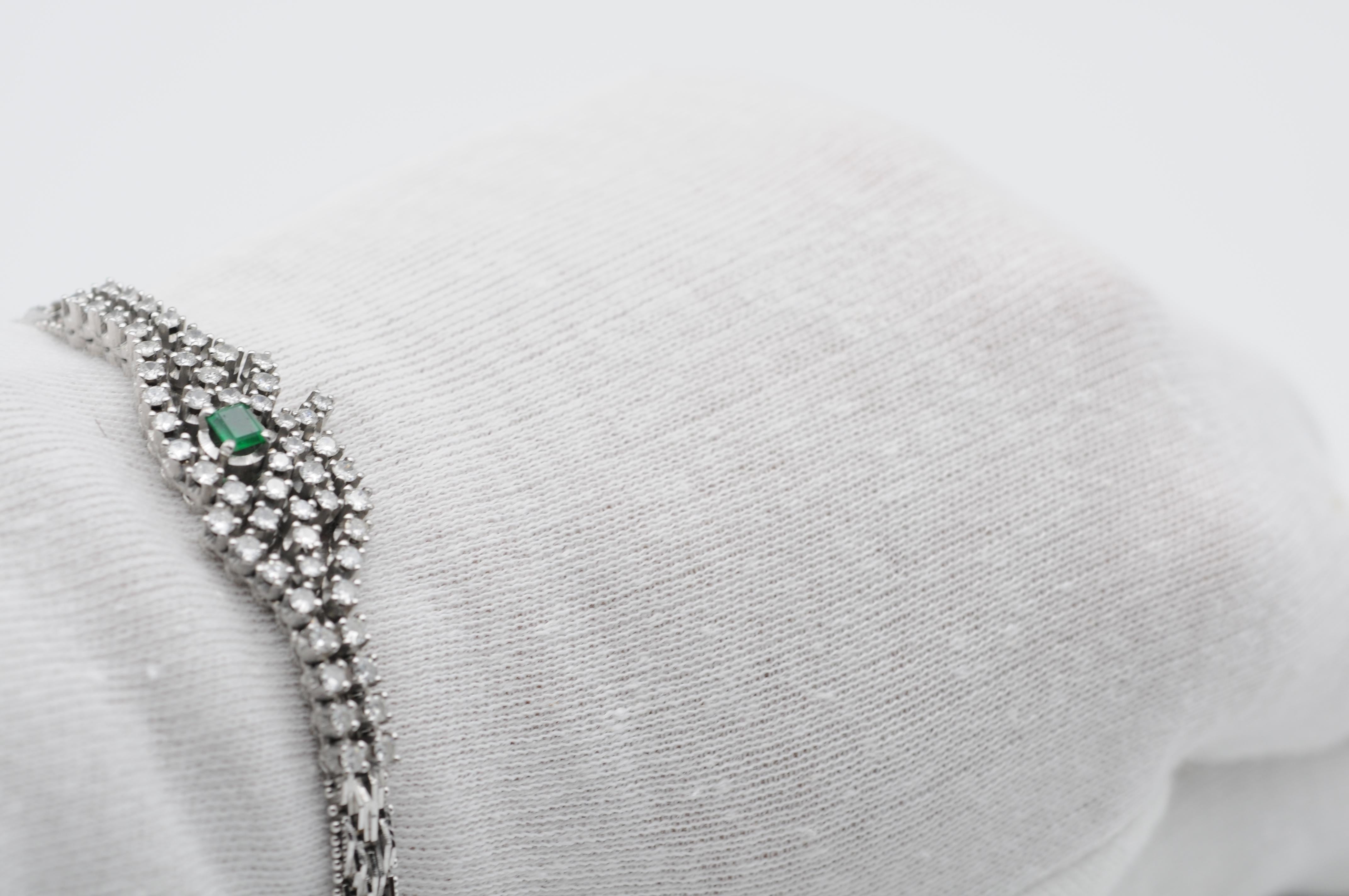 Art Deco Diamonds and  Emerald Bracelet in 18k White Gold  For Sale 15