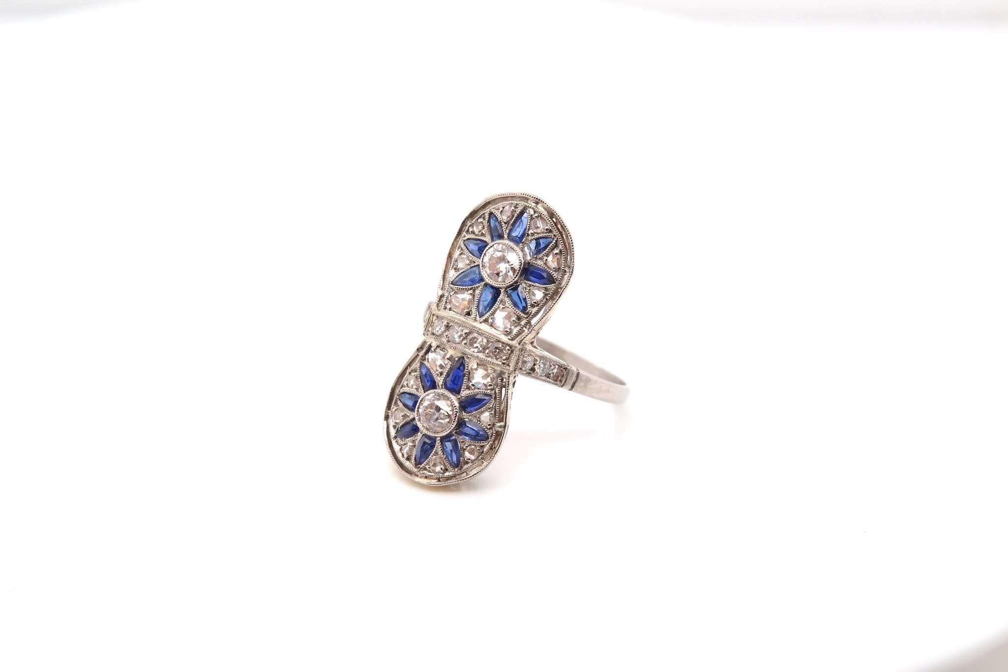 Old European Cut Art déco diamonds and sapphires ring in platinum For Sale
