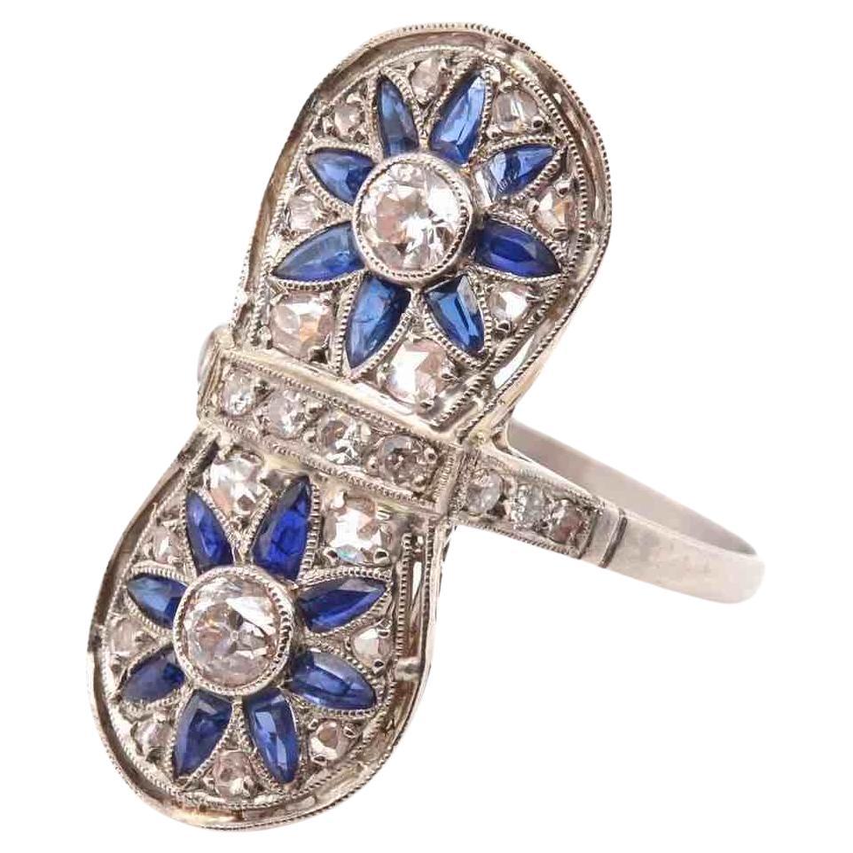Art déco diamonds and sapphires ring in platinum For Sale
