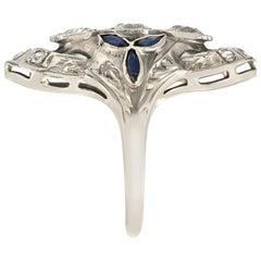 Ring mit Diamanten und synthetischen Saphiren im Art-déco-Stil