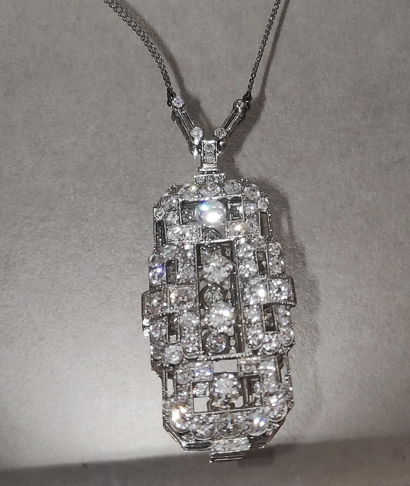 Art Deco Diamonds Brooch and Pendant For Sale 3
