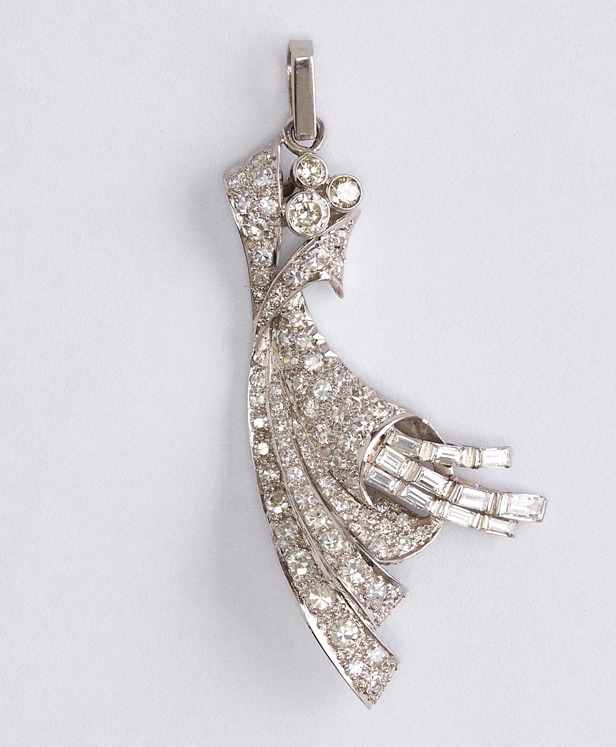 Art Deco Diamonds Platinum Pendant In Excellent Condition For Sale In Tel Aviv, IL