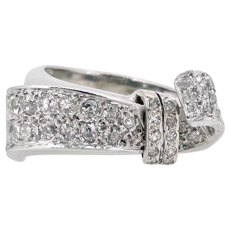 Art Deco Diamonds Ribbon Ring, 18kt White Gold and Platinum, circa 1930, France For Sale