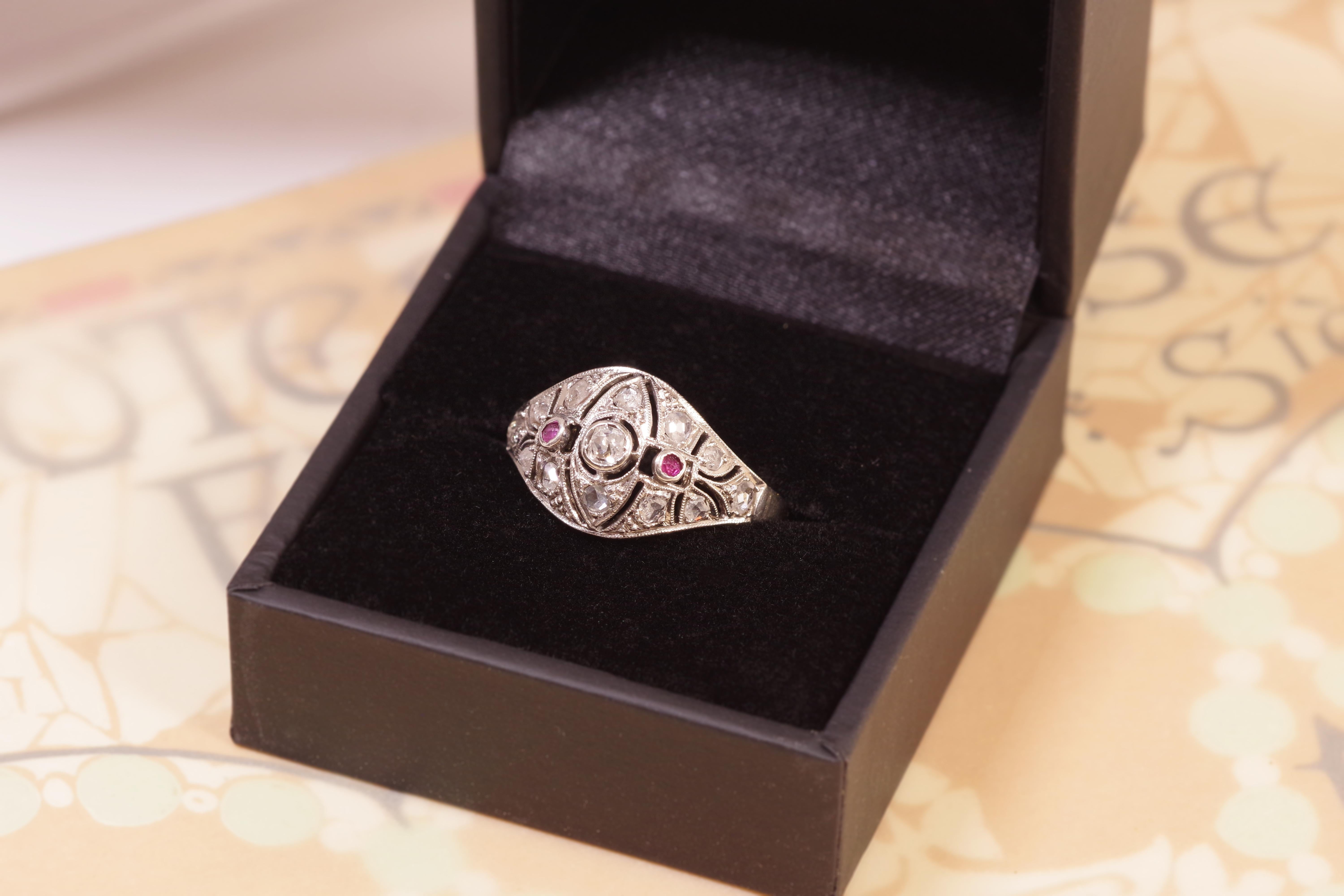 Art Deco diamonds ruby ring in 18-karat white gold For Sale 1