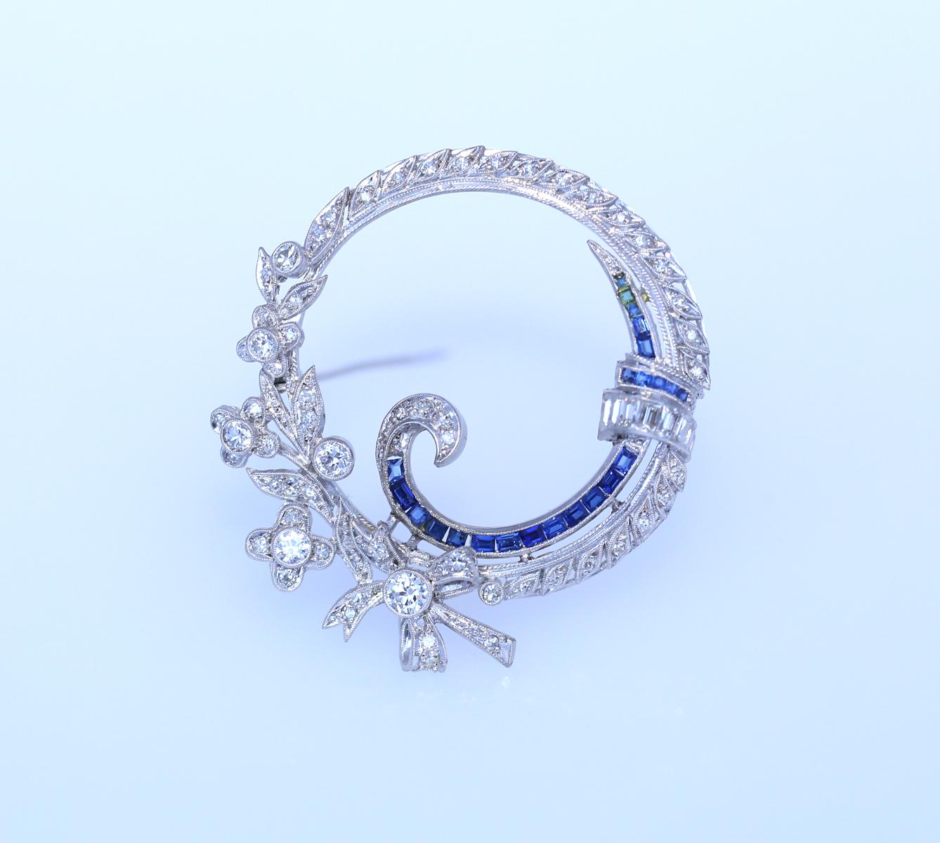 Women's or Men's Art Deco Brooch Diamonds Sapphires Platinum  Flowers Circle, 1925