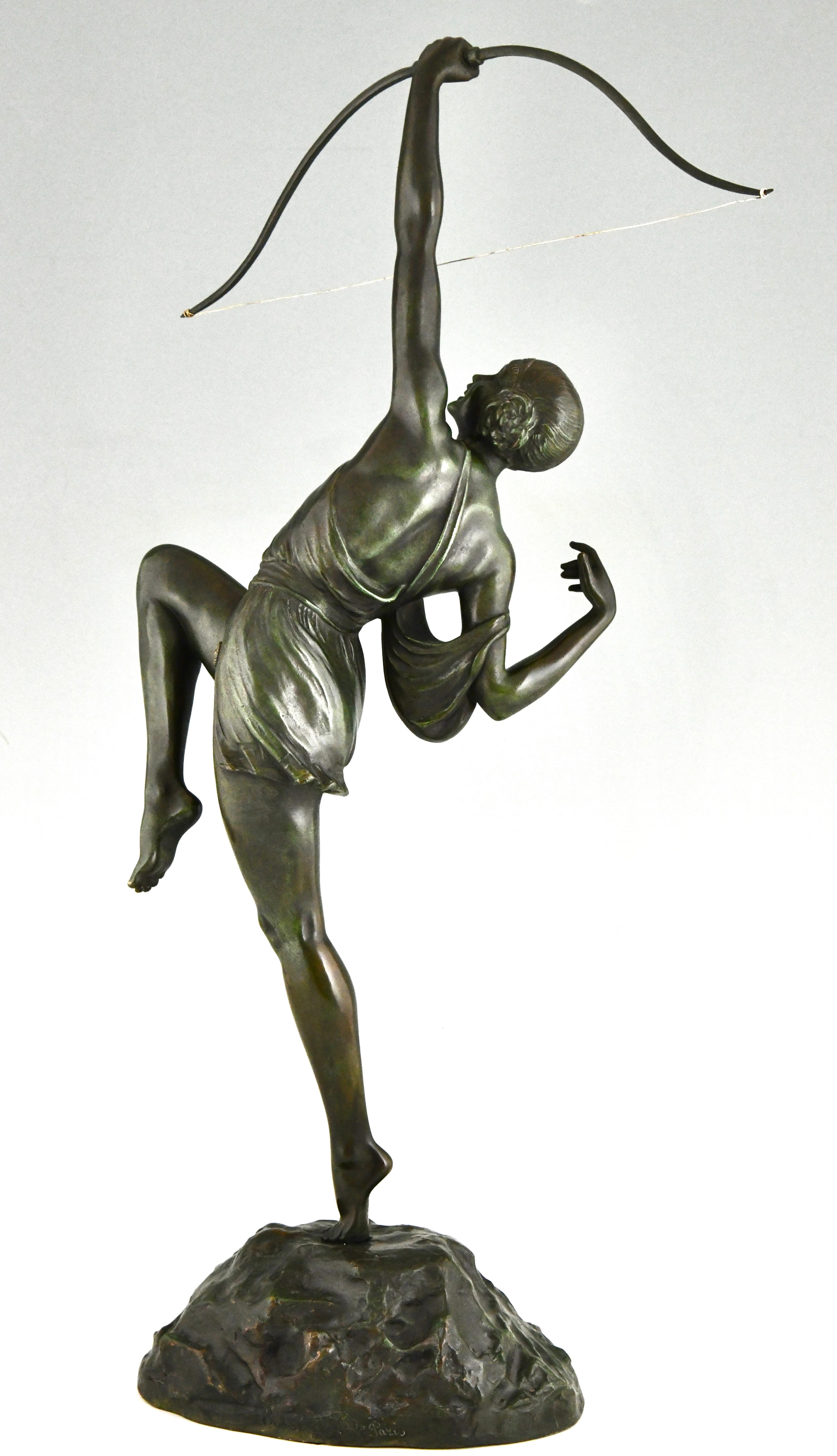 Art Deco Diana with bow bronze sculpture by Pierre Le Faguays France, 1925 In Good Condition In Antwerp, BE