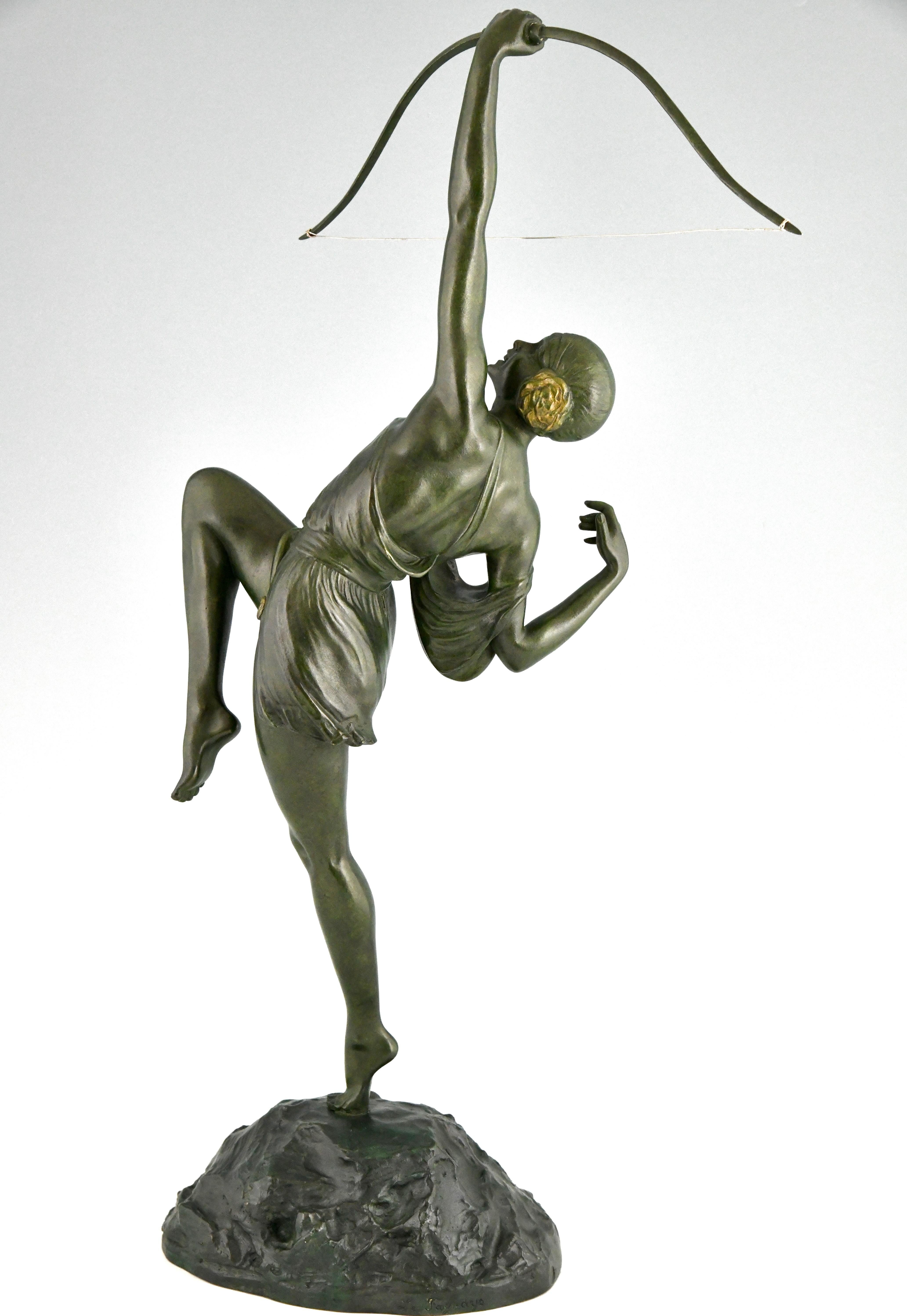 Art Deco Diana with bow bronze sculpture by Pierre Le Faguays France, 1925 In Good Condition In Antwerp, BE