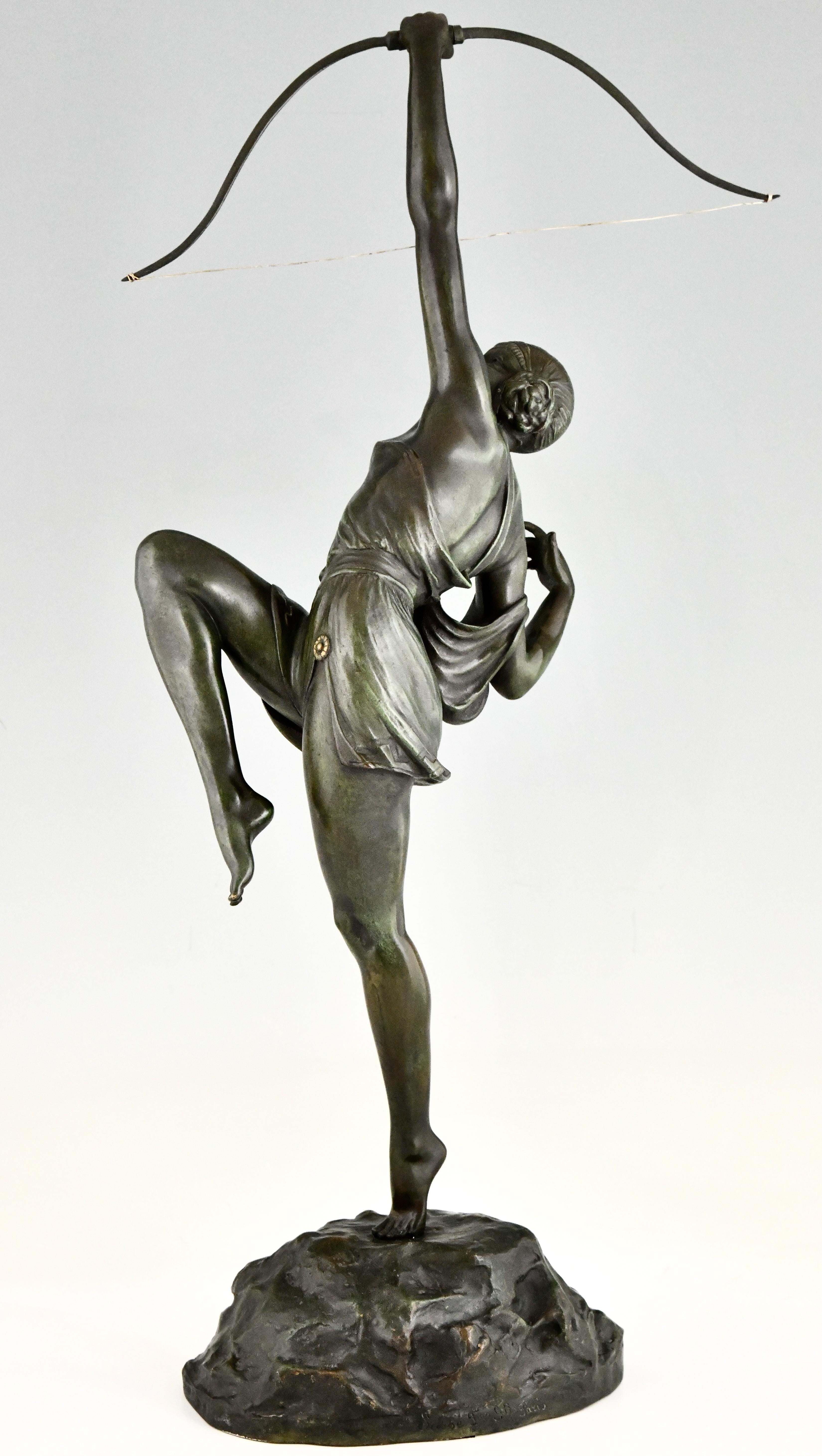Early 20th Century Art Deco Diana with bow bronze sculpture by Pierre Le Faguays France, 1925