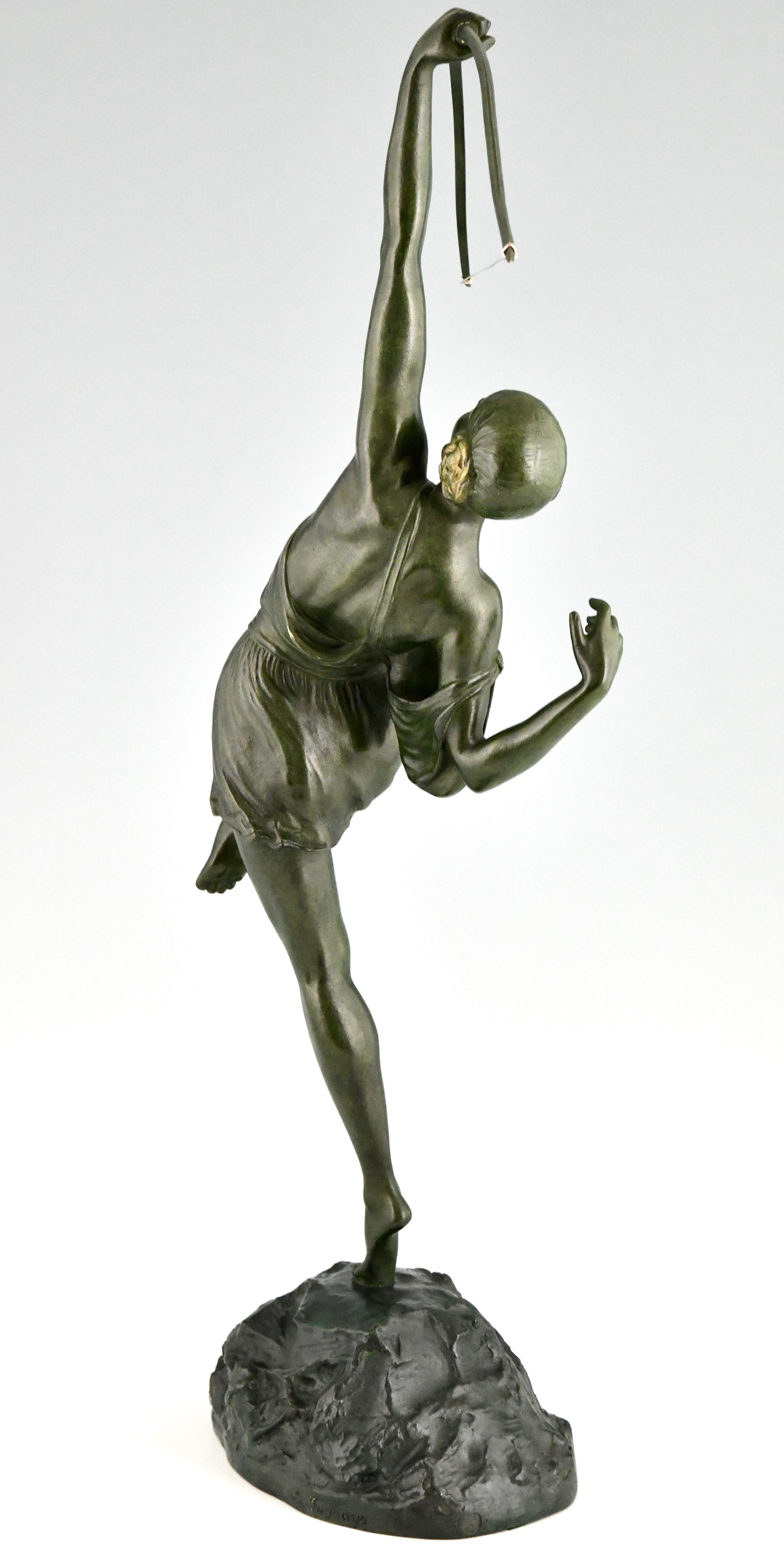 Early 20th Century Art Deco Diana with bow bronze sculpture by Pierre Le Faguays France, 1925