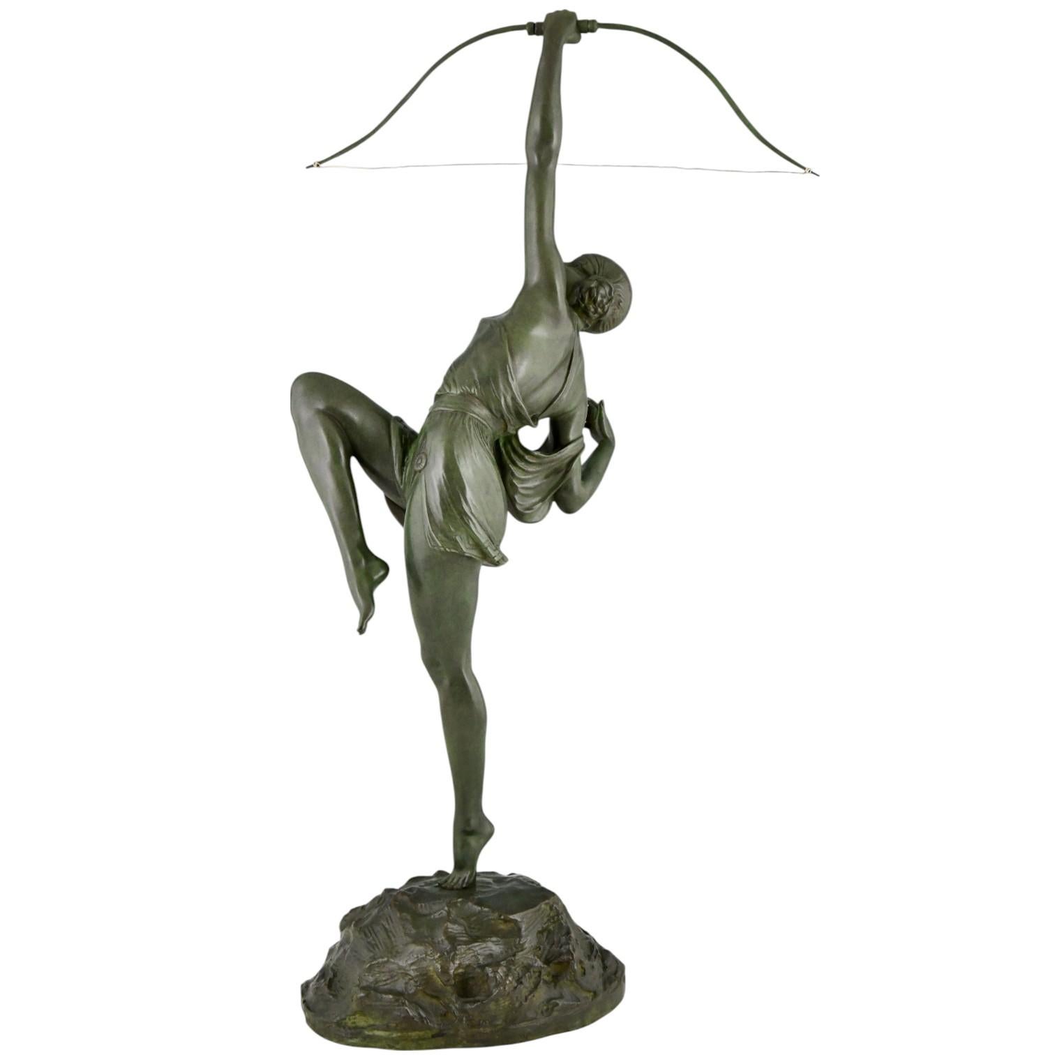 Patinated Art Deco Diana with bow bronze sculpture Le Faguays & Susse Frères France 1925 For Sale
